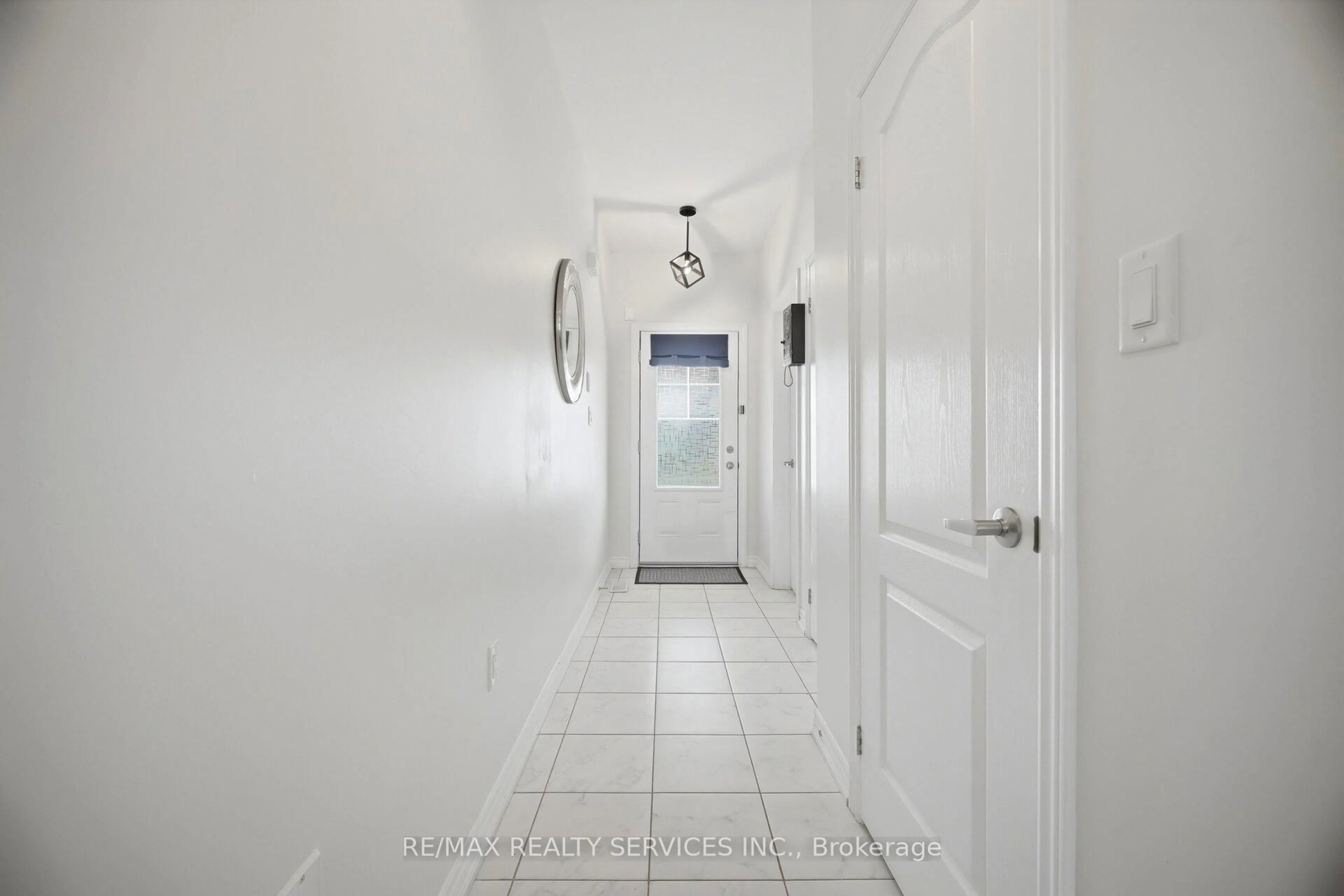 Indoor foyer for 71 Tumblewood Pl, Welland Ontario L3B 0J3