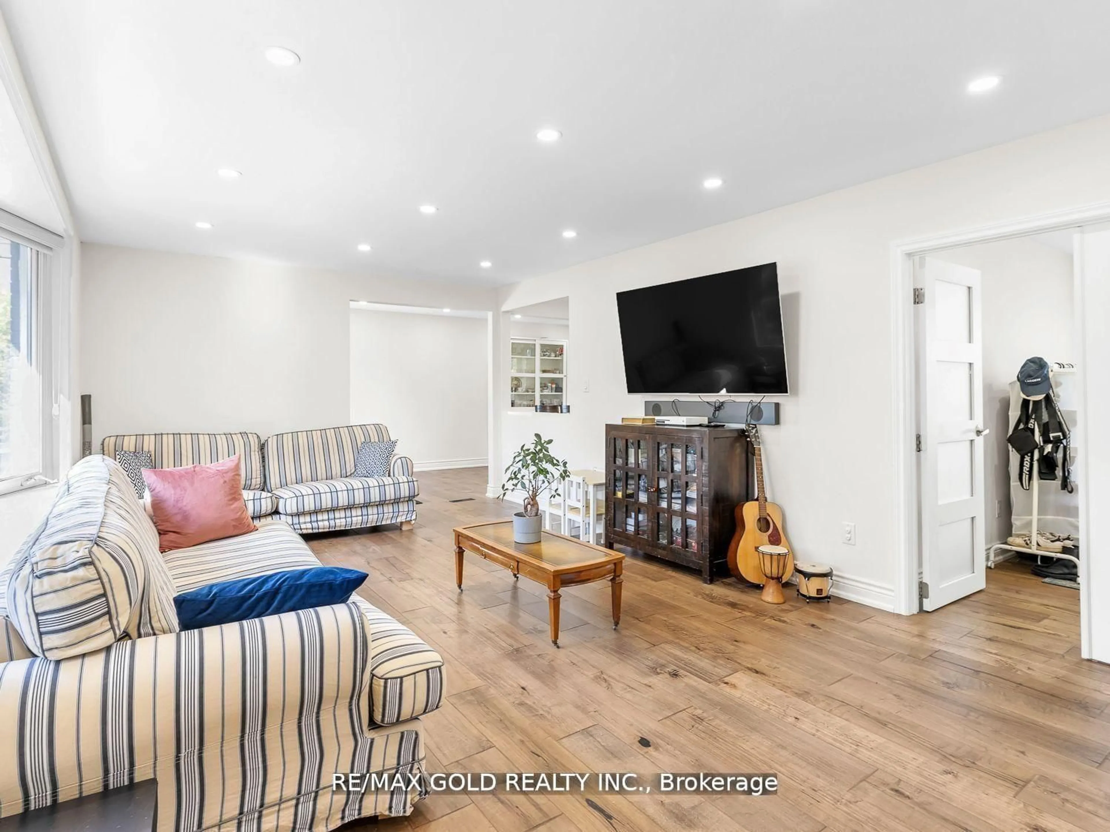 Living room with furniture, wood/laminate floor for 8017 Highway 7, Guelph/Eramosa Ontario N1H 6H8
