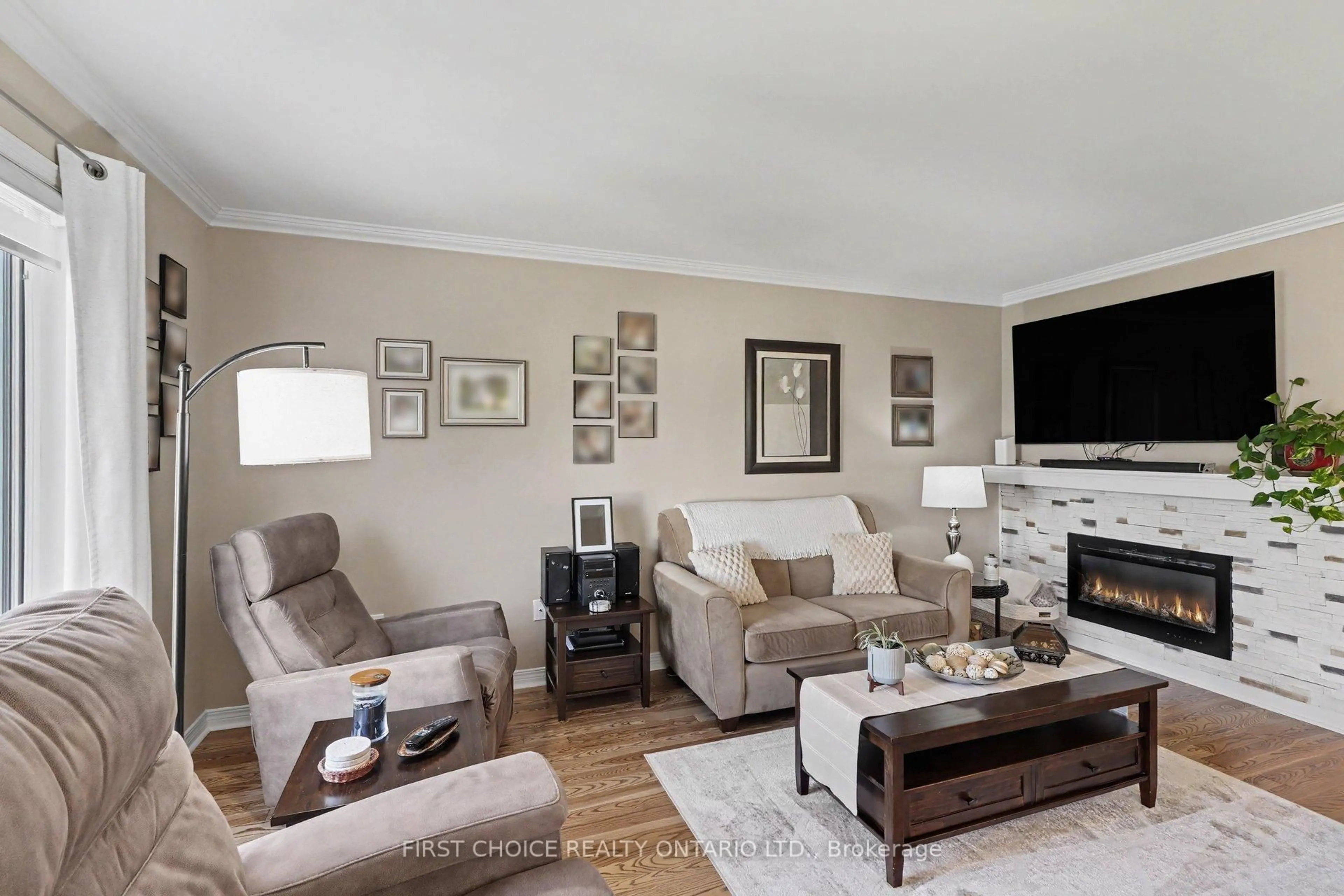 Living room with furniture, unknown for 243 Sandra Cres, Clarence-Rockland Ontario K4K 1R6