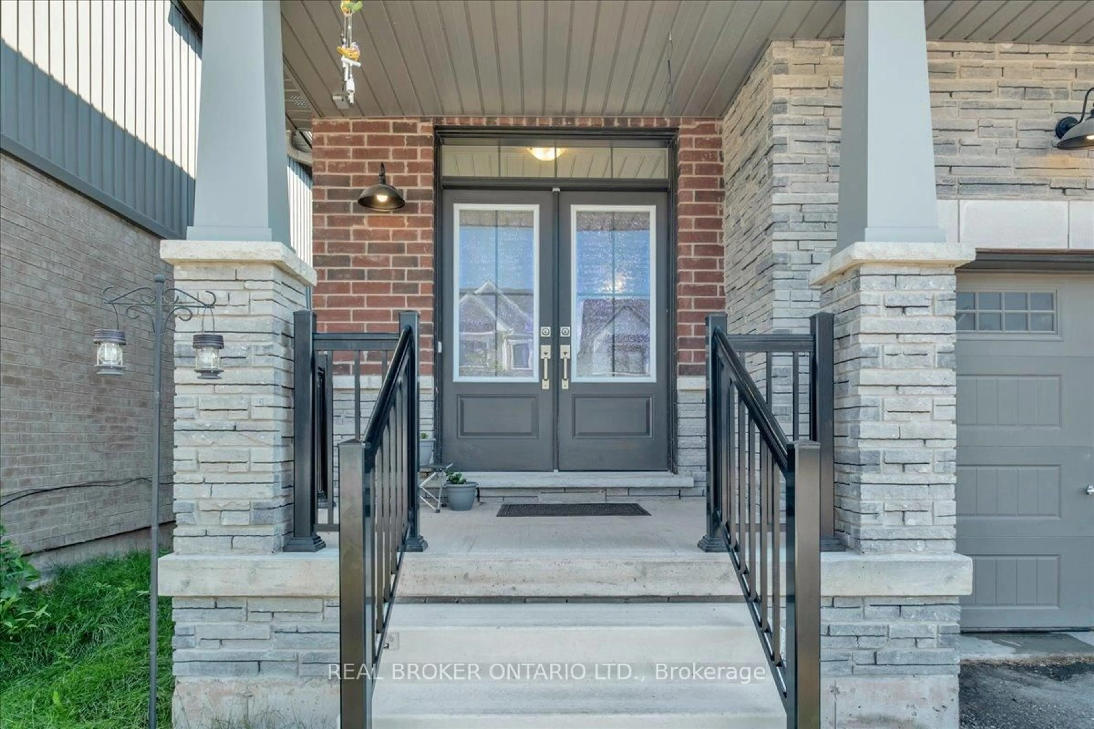Indoor entryway for 73 Stern Dr, Welland Ontario L3B 0M3
