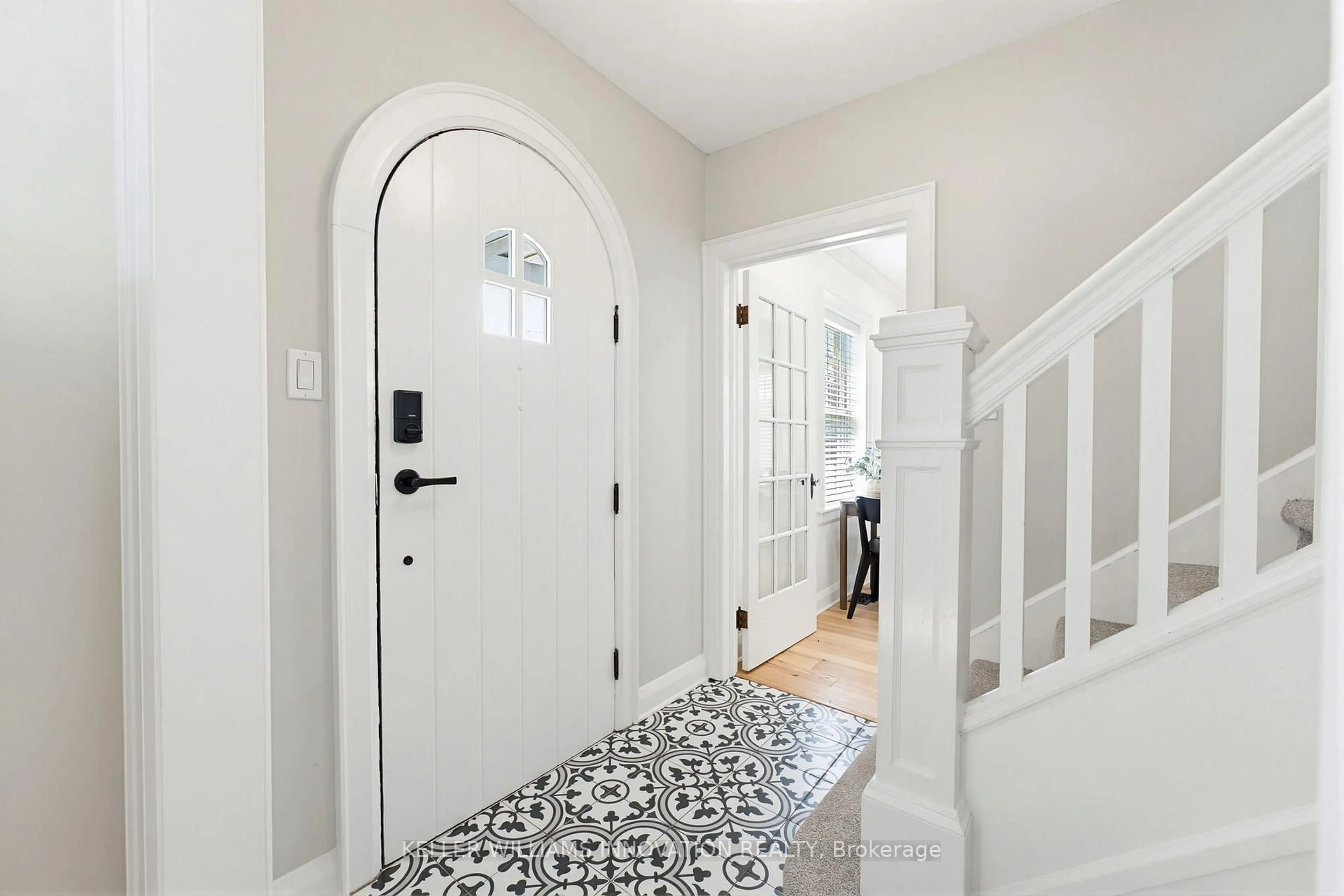 Indoor entryway for 45 Middleton St, Cambridge Ontario N1S 2R2