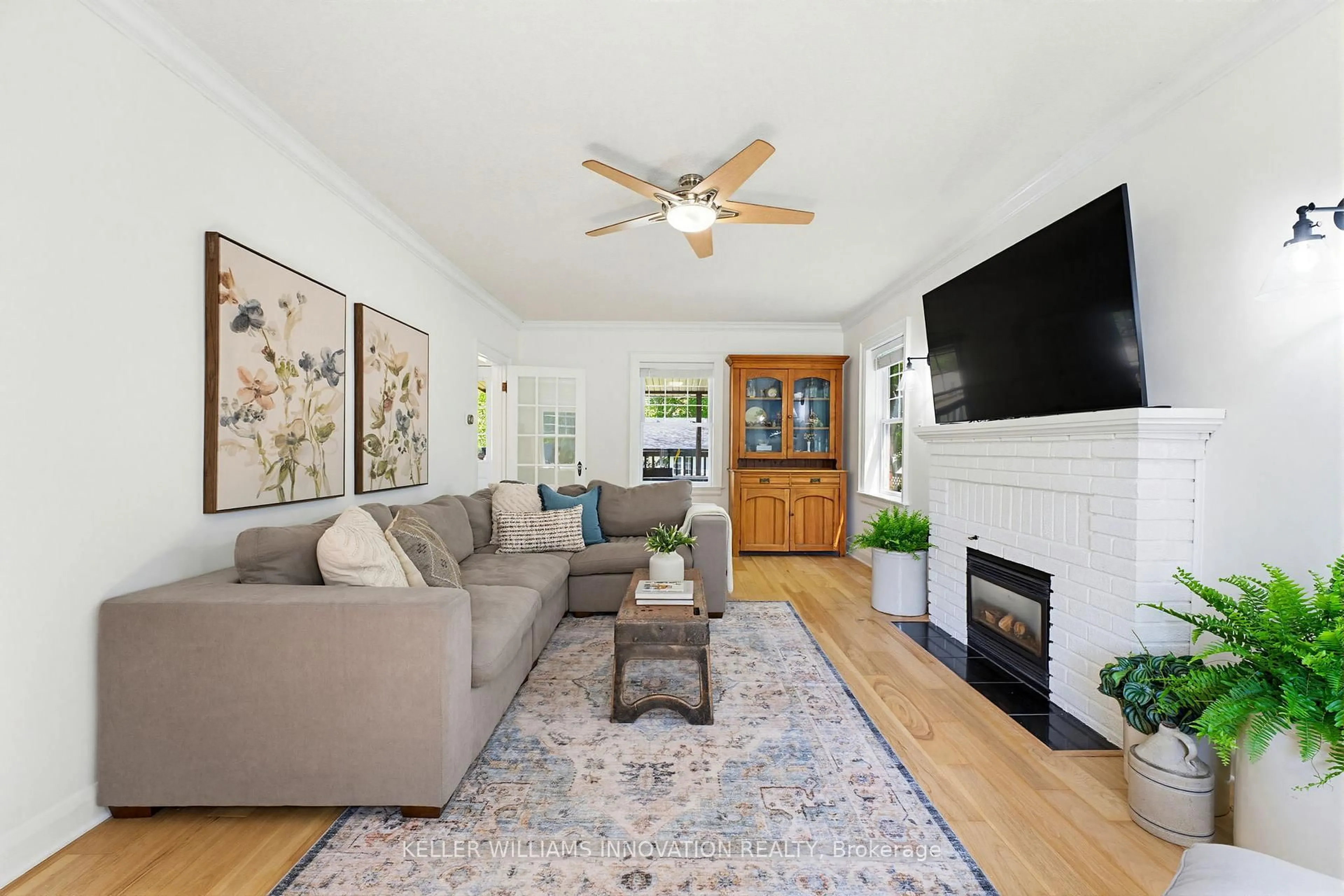 Living room with furniture, unknown for 45 Middleton St, Cambridge Ontario N1S 2R2