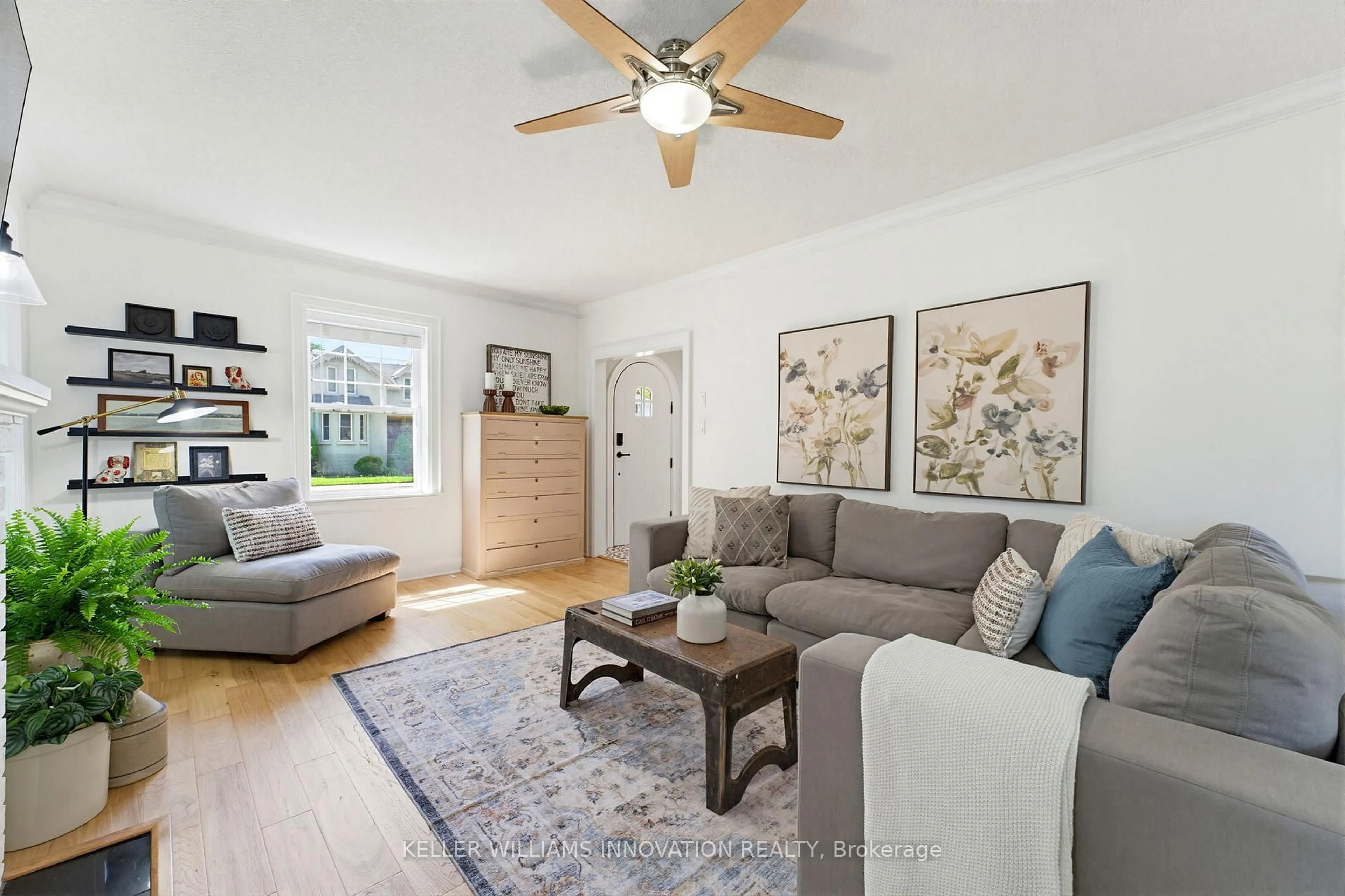 Living room with furniture, unknown for 45 Middleton St, Cambridge Ontario N1S 2R2