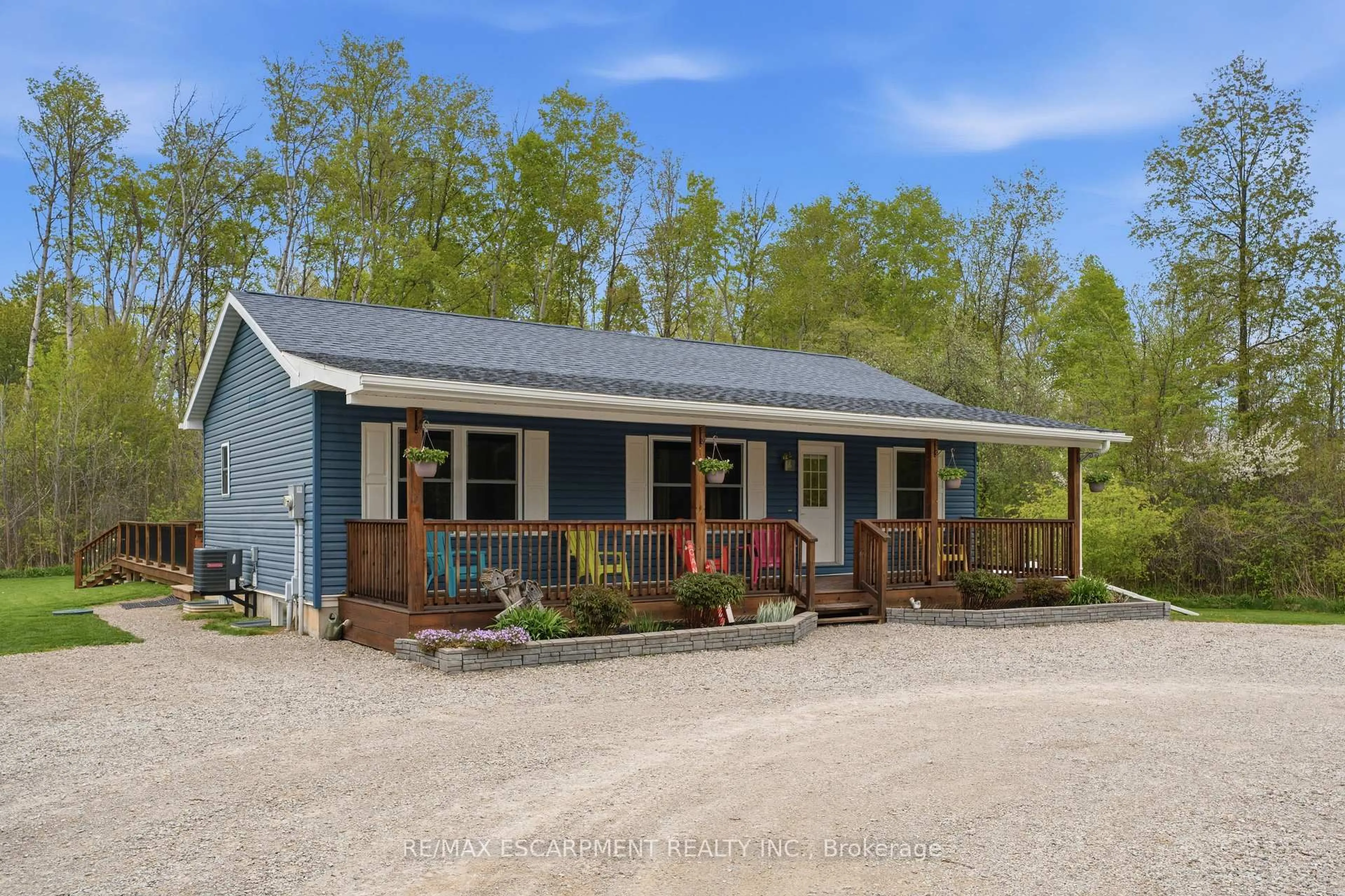 A pic from outside/outdoor area/front of a property/back of a property/a pic from drone, unknown for 809 WEST DUMFRIES Rd, Brant Ontario N3L 3E2