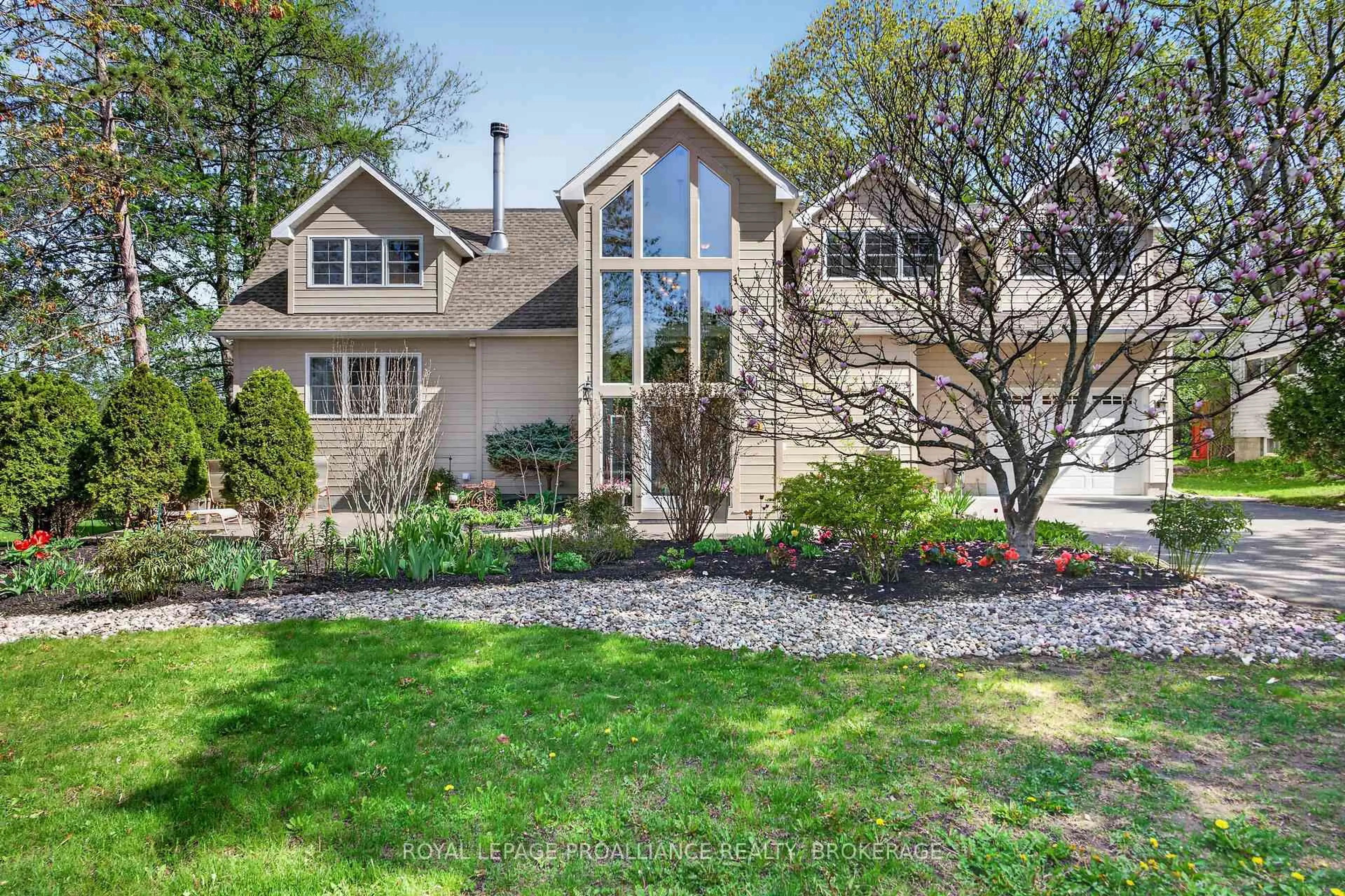 Home with vinyl exterior material, water/lake/river/ocean view for 9 Grenville Cres, Kingston Ontario K7M 3A9