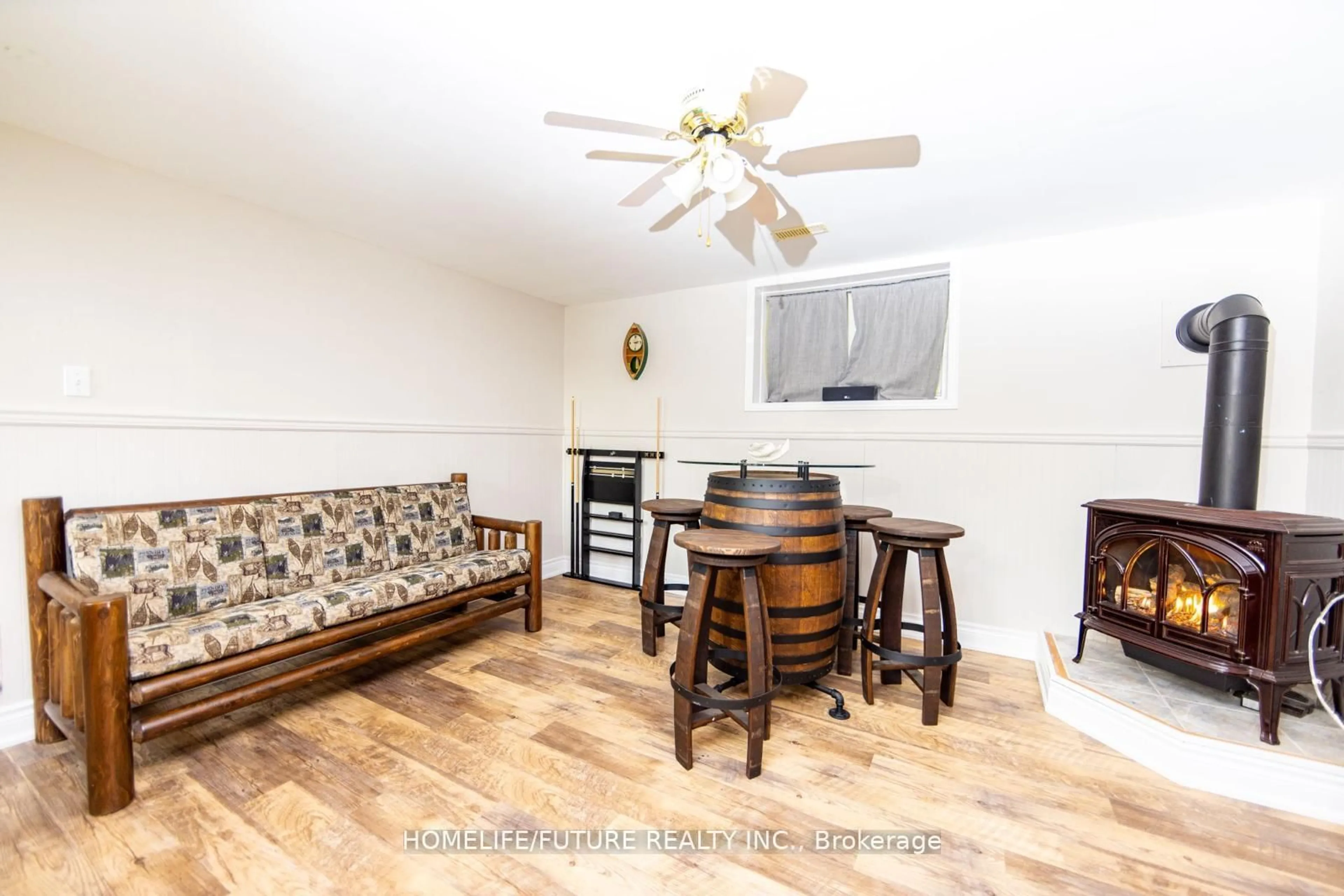 Living room with furniture, wood/laminate floor for 1559 North Belmont Concession, Havelock-Belmont-Methuen Ontario K0L 1Z0