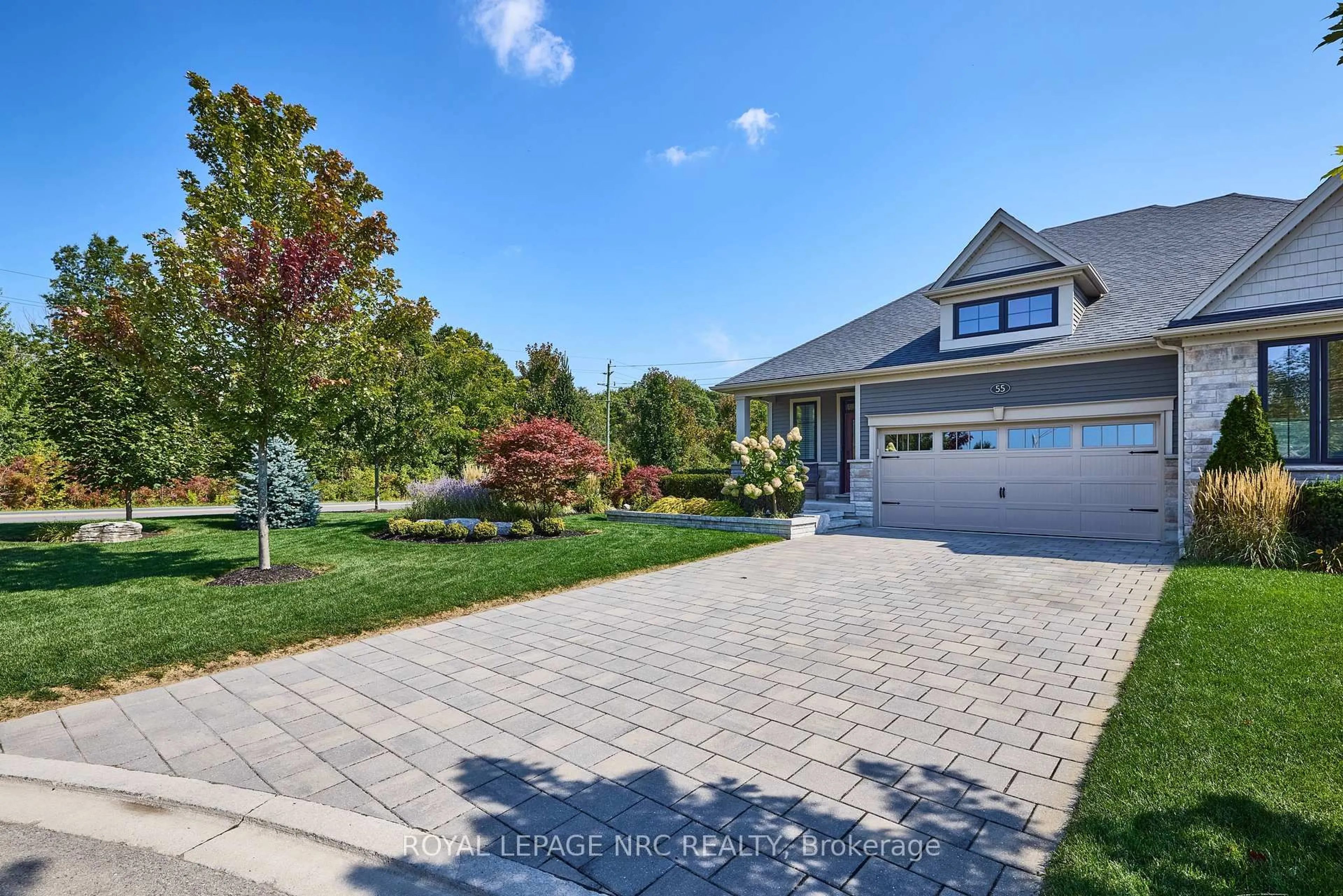 A pic from outside/outdoor area/front of a property/back of a property/a pic from drone, street for 55 Andrew Lane, Thorold Ontario L2V 0E4