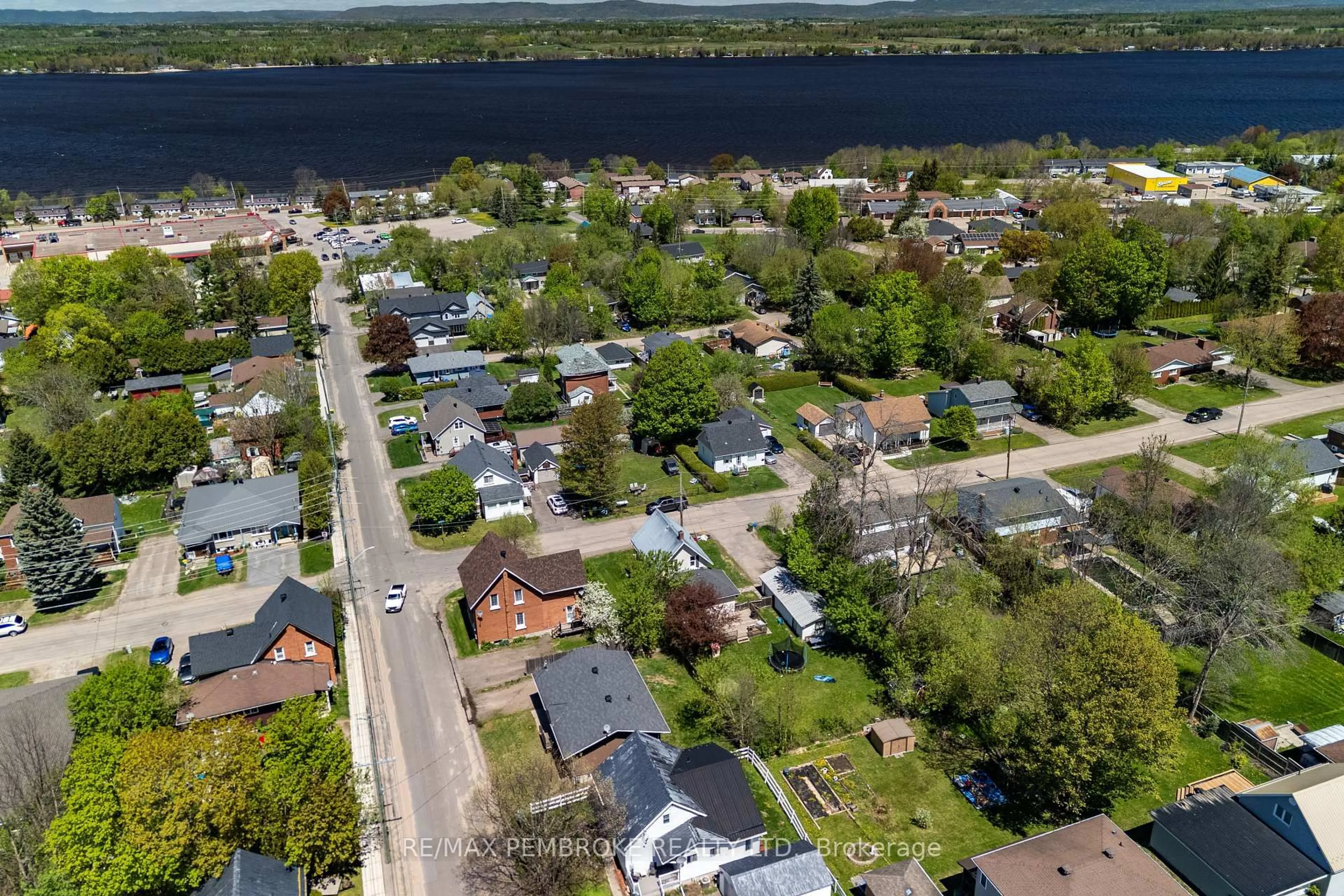 A pic from outside/outdoor area/front of a property/back of a property/a pic from drone, water/lake/river/ocean view for 257 Fraser St, Pembroke Ontario K8A 1X9