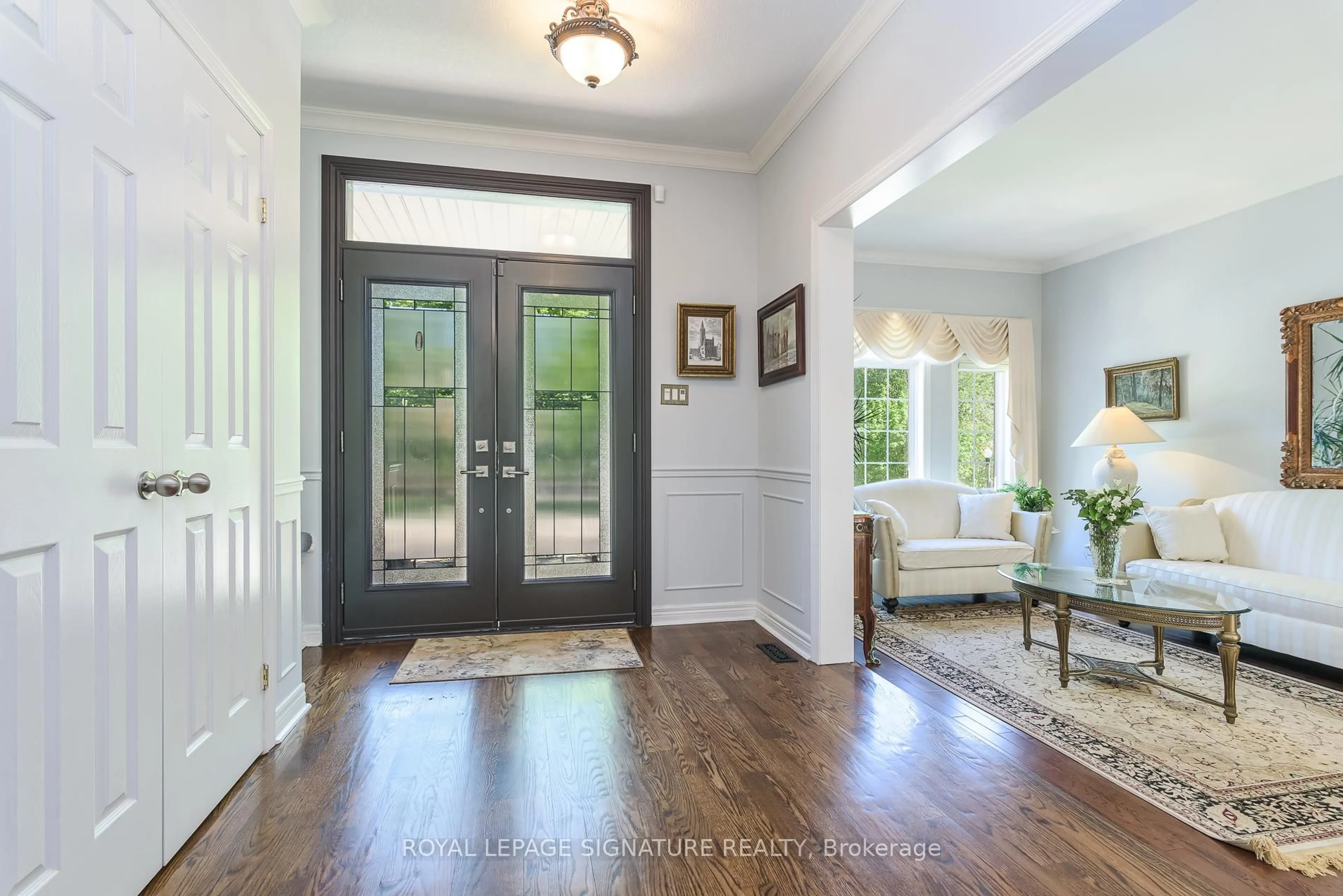 Indoor entryway for 27 Autumn Ridge Tr, Kitchener Ontario N2P 2J6