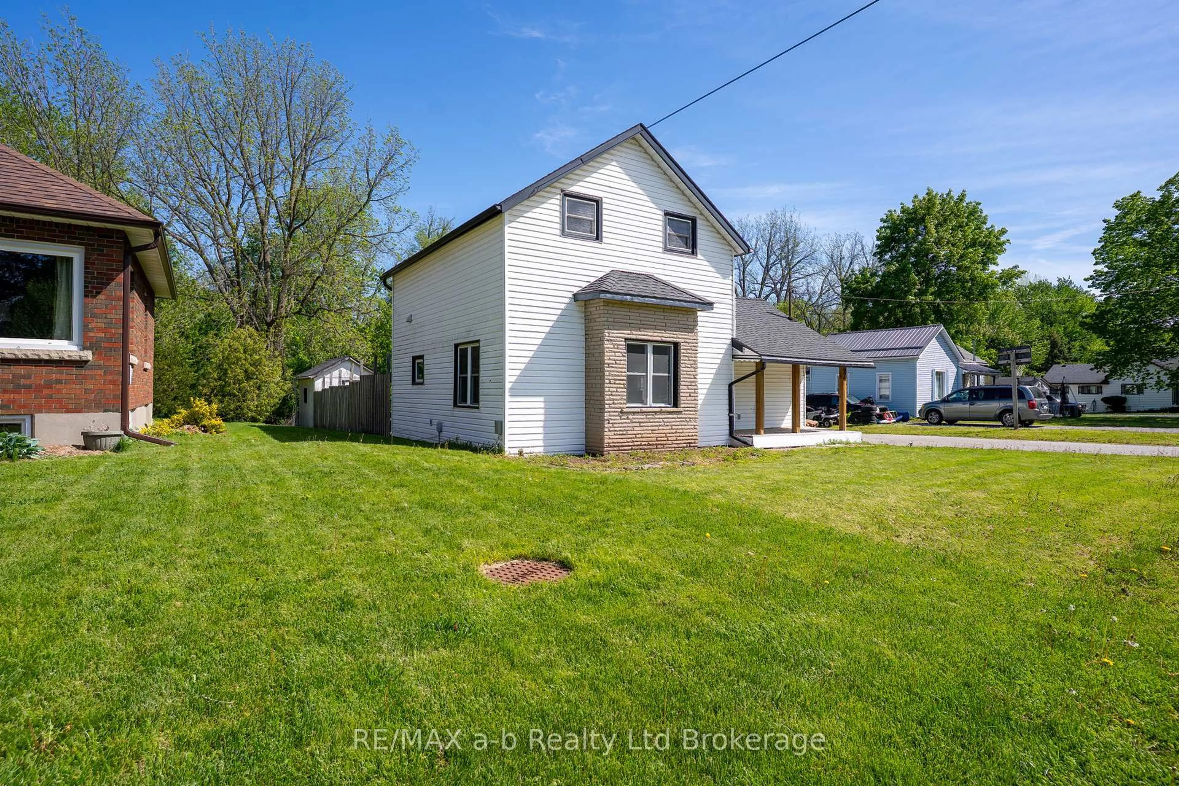 A pic from outside/outdoor area/front of a property/back of a property/a pic from drone, street for 24 Carman St, Norwich Ontario N0J 1P0