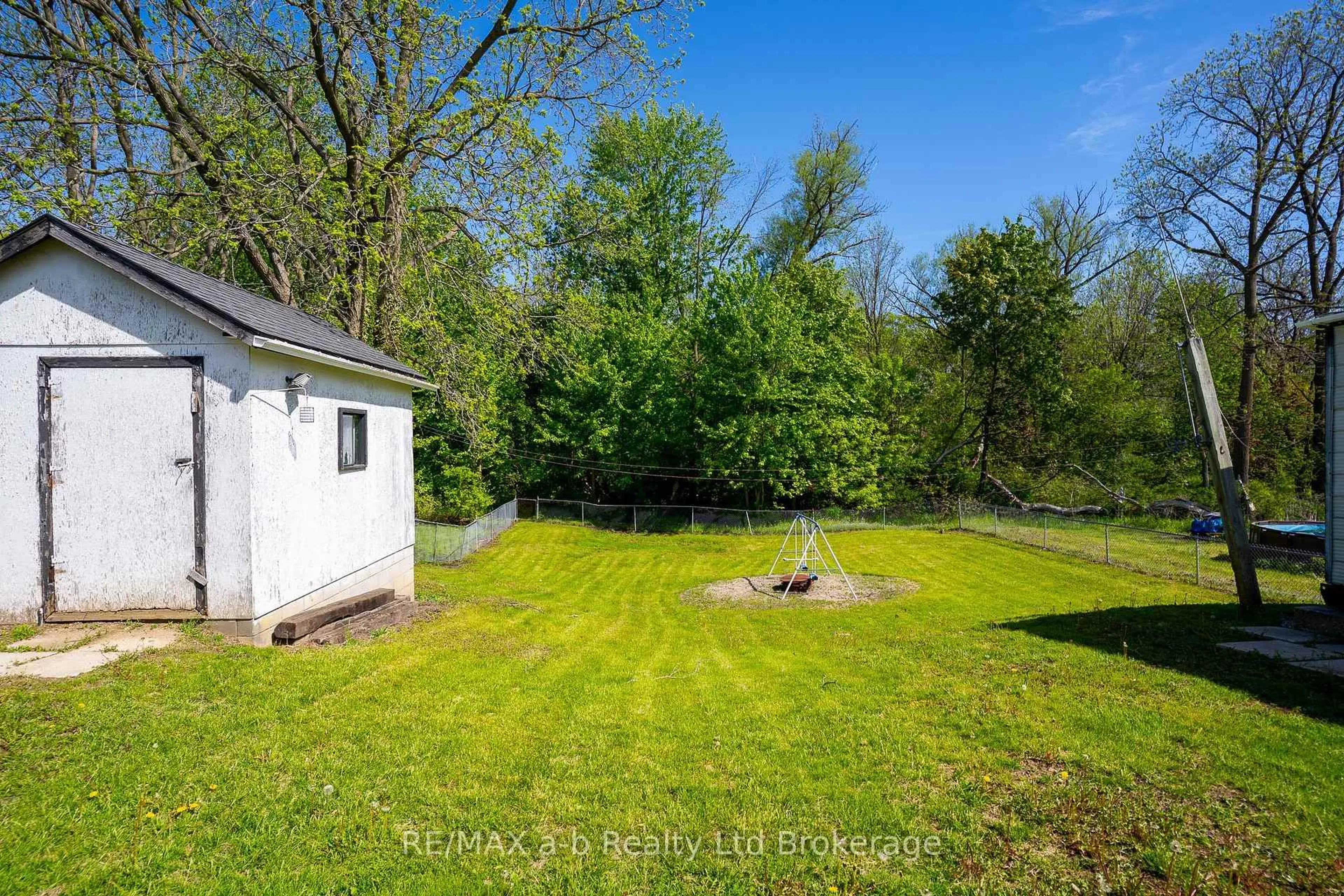 A pic from outside/outdoor area/front of a property/back of a property/a pic from drone, water/lake/river/ocean view for 24 Carman St, Norwich Ontario N0J 1P0