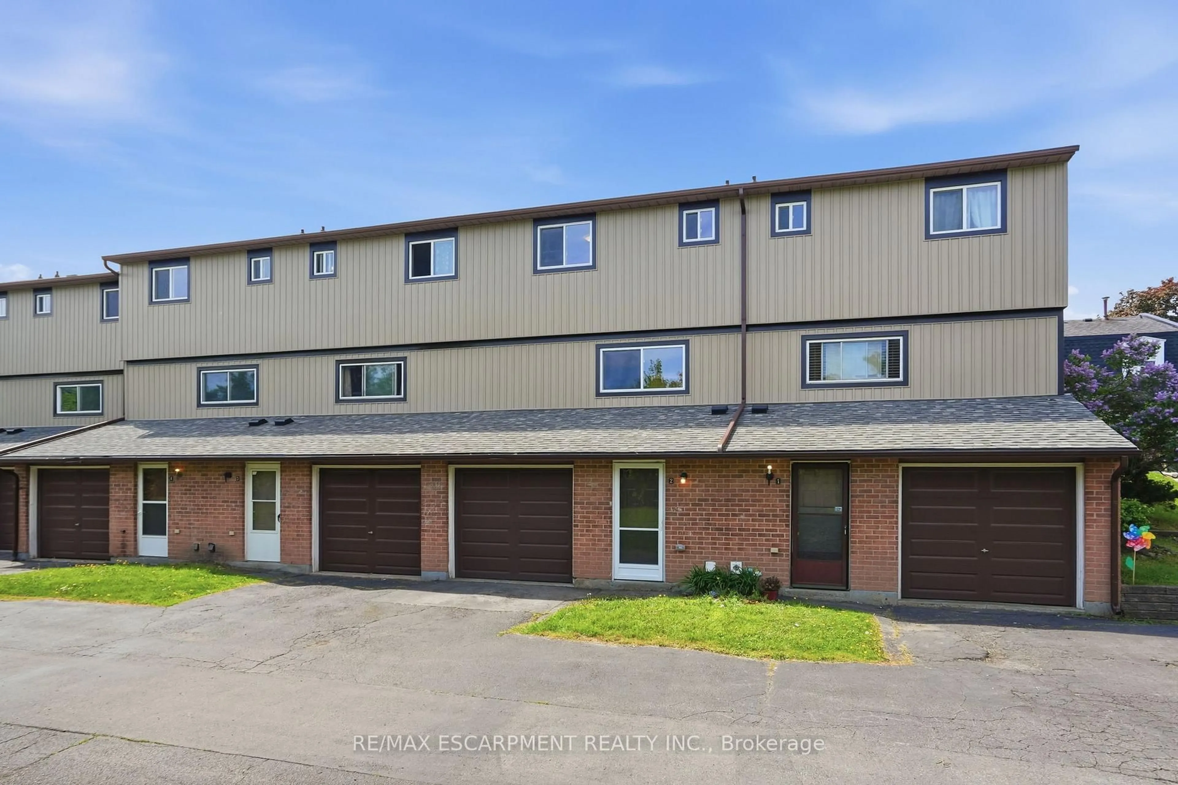 A pic from outside/outdoor area/front of a property/back of a property/a pic from drone, unknown for 65 Mount Albion Rd #2, Hamilton Ontario L8K 5S5