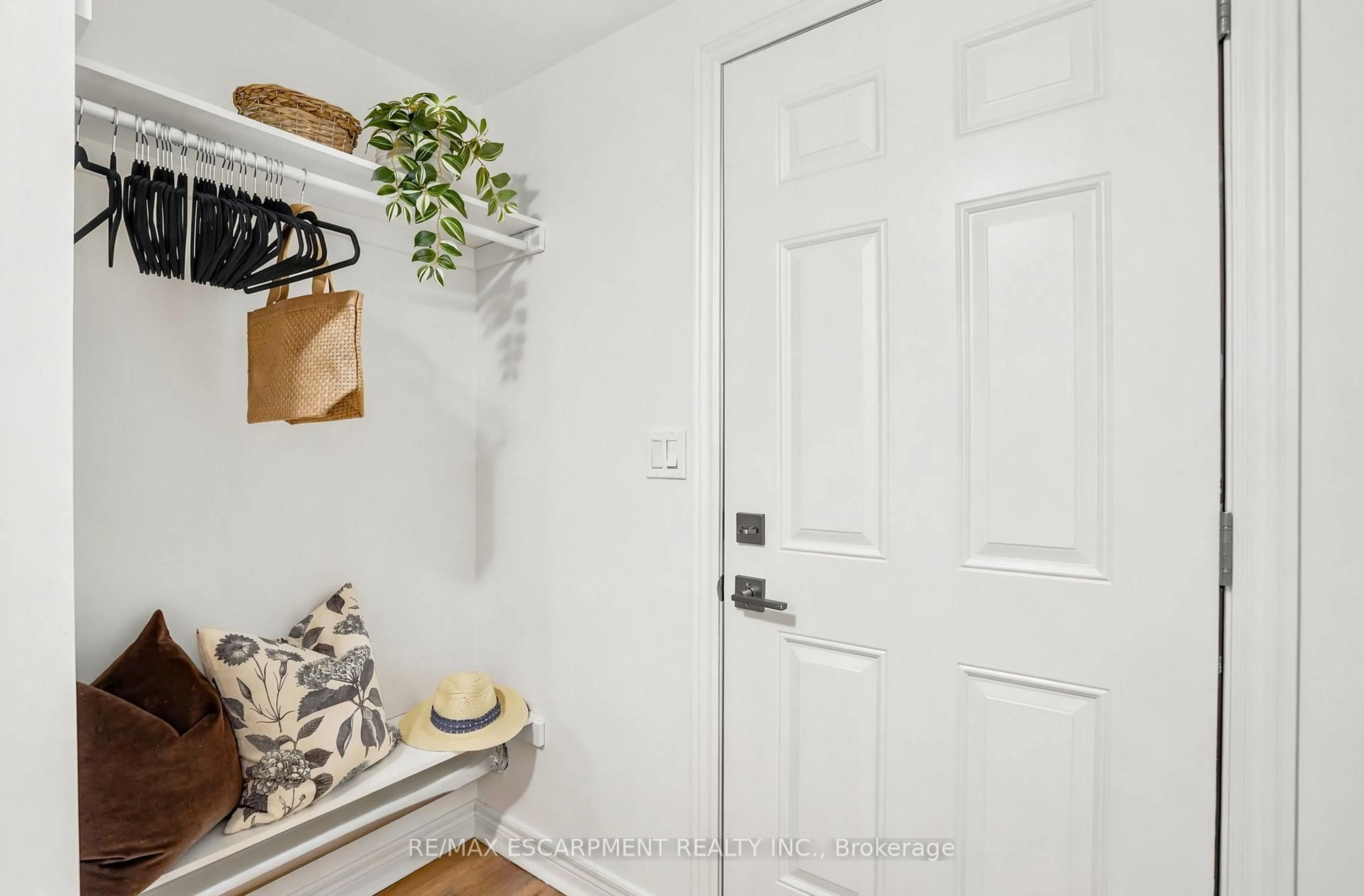 Indoor entryway for 65 Mount Albion Rd #2, Hamilton Ontario L8K 5S5