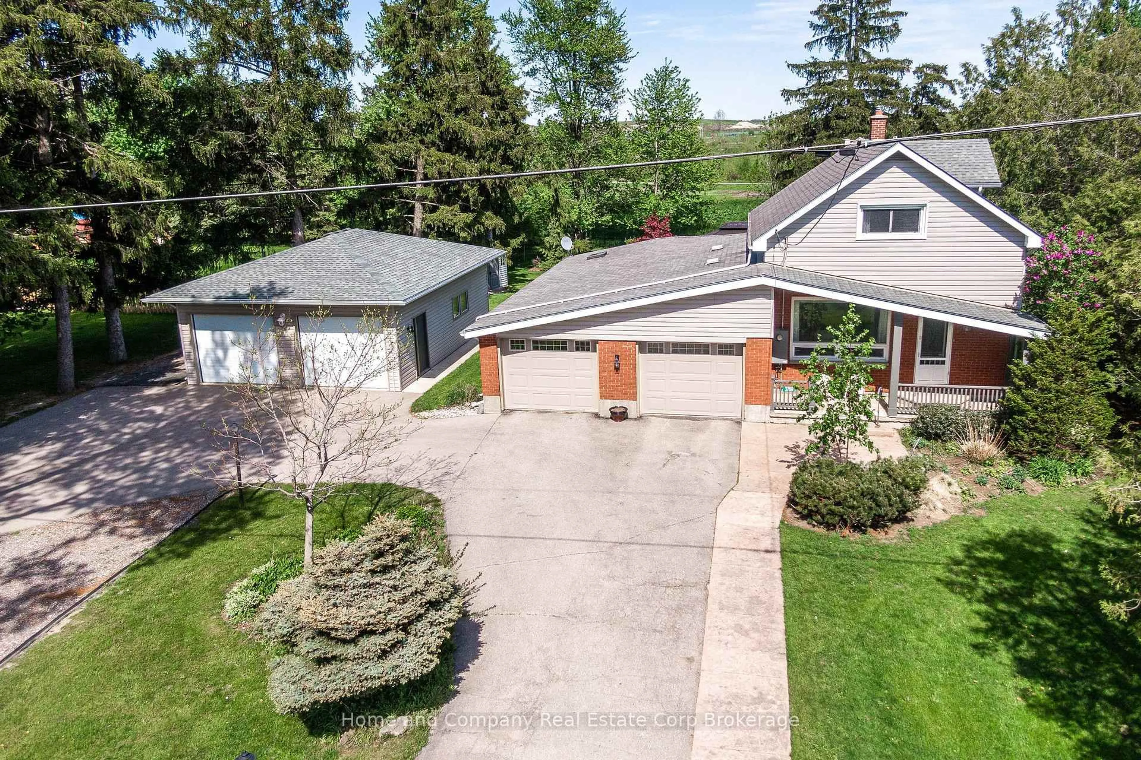 A pic from outside/outdoor area/front of a property/back of a property/a pic from drone, street for 3769 Downie St, Stratford Ontario N5A 6S3