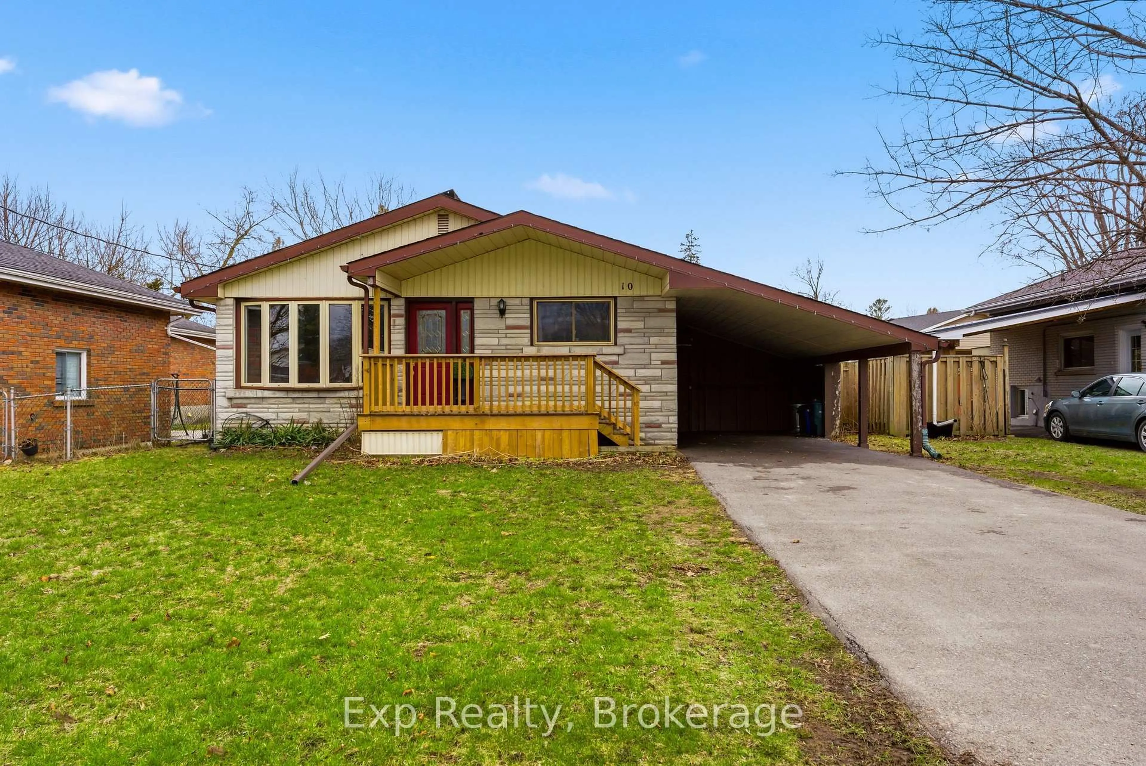 A pic from outside/outdoor area/front of a property/back of a property/a pic from drone, street for 10 Plaza Sq, Belleville Ontario K8N 4J3