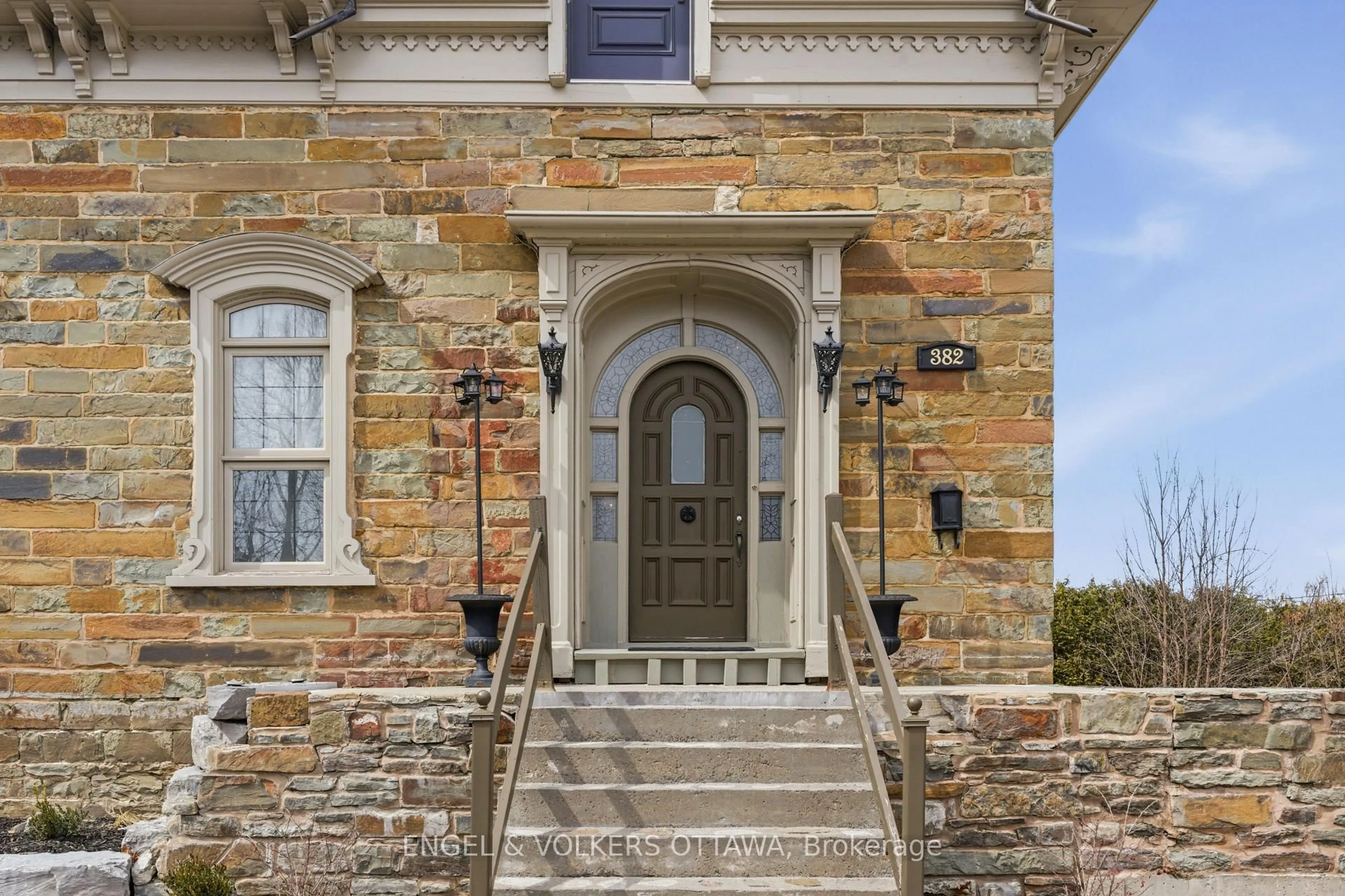 Unknown for 382 Mcgill St, Hawkesbury Ontario K6A 1R2