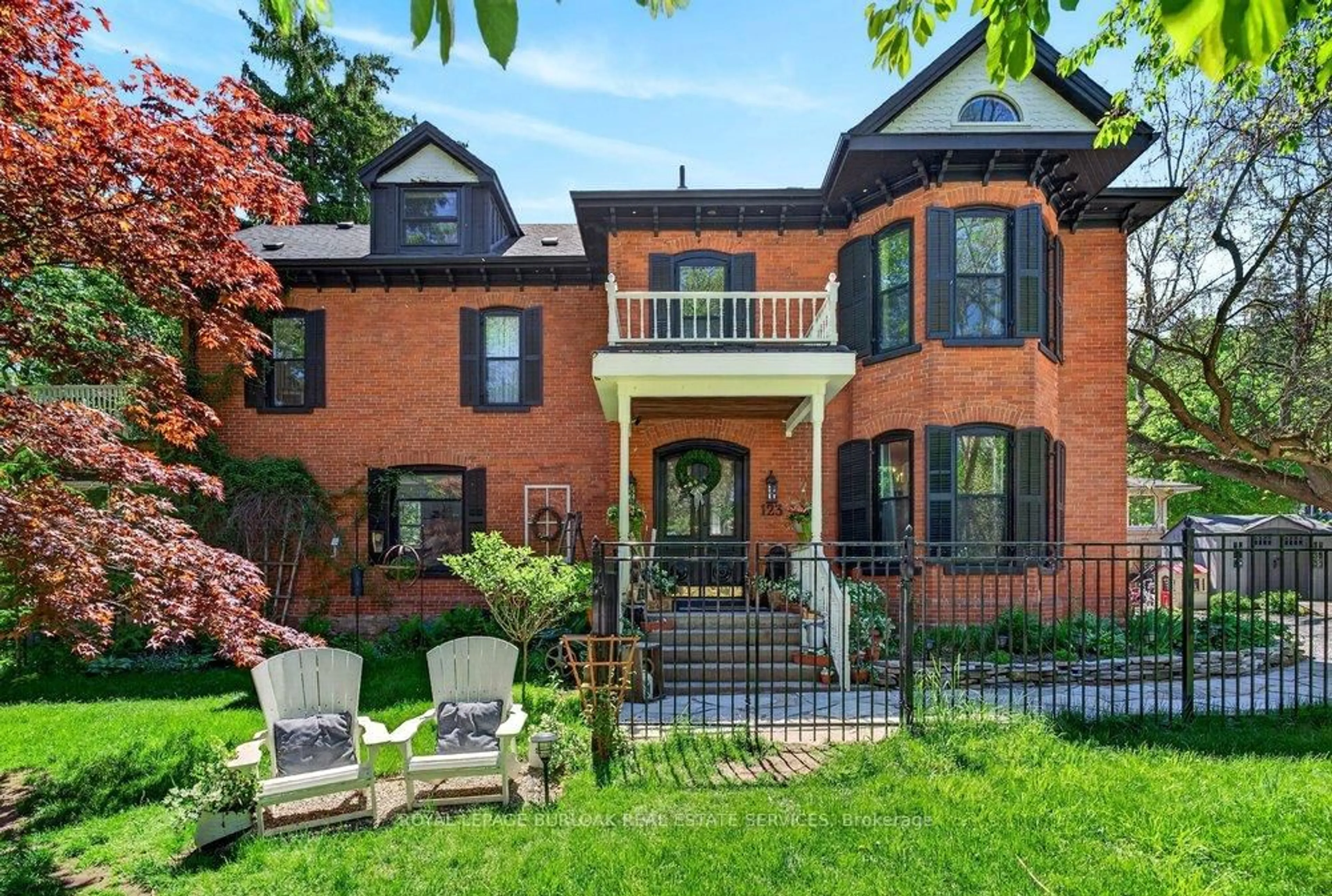 Home with brick exterior material, street for 123 Main St, Grimsby Ontario L3M 1R9