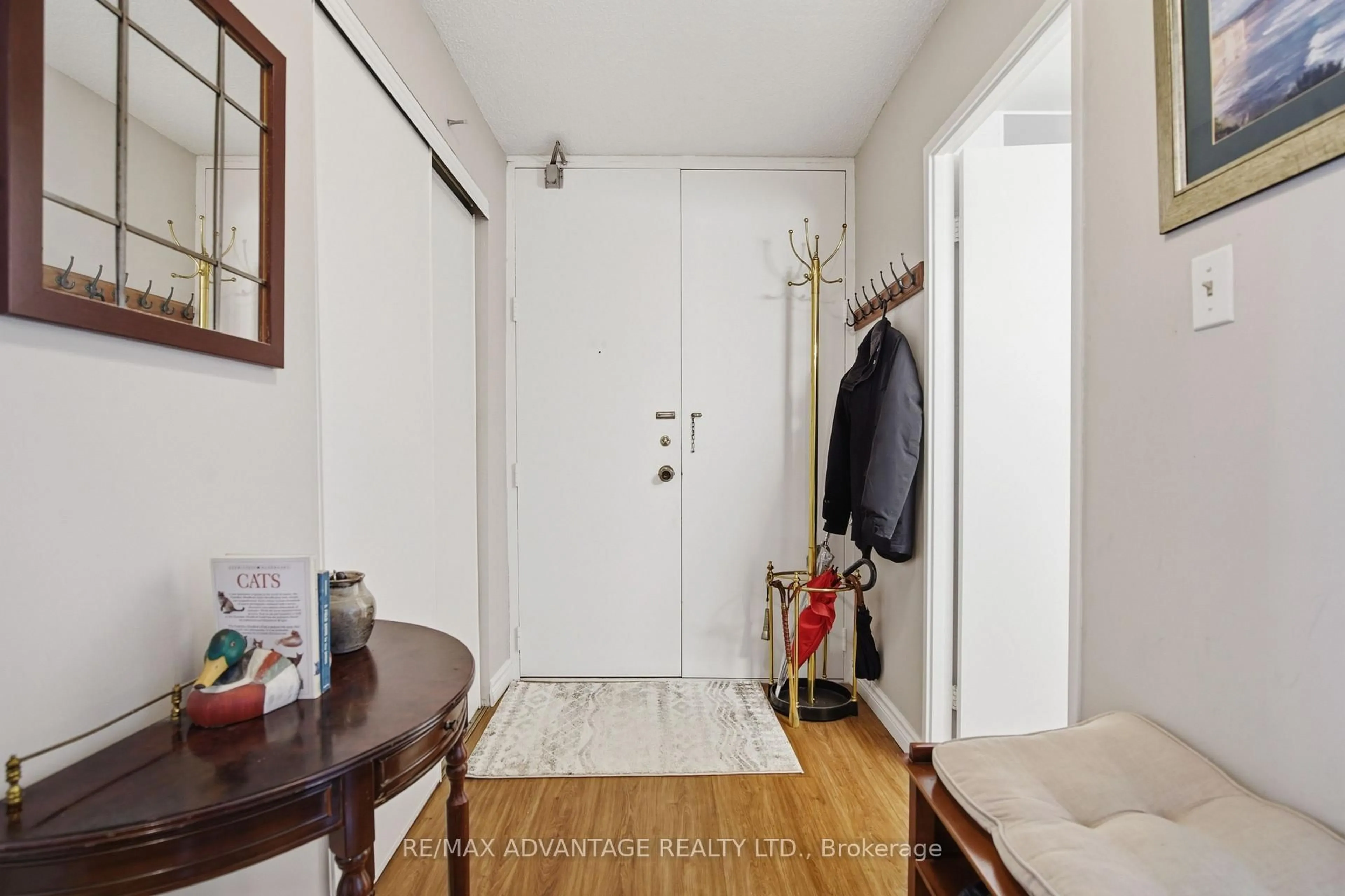 Indoor entryway for 380 King St #305, London East Ontario N6B 3L6