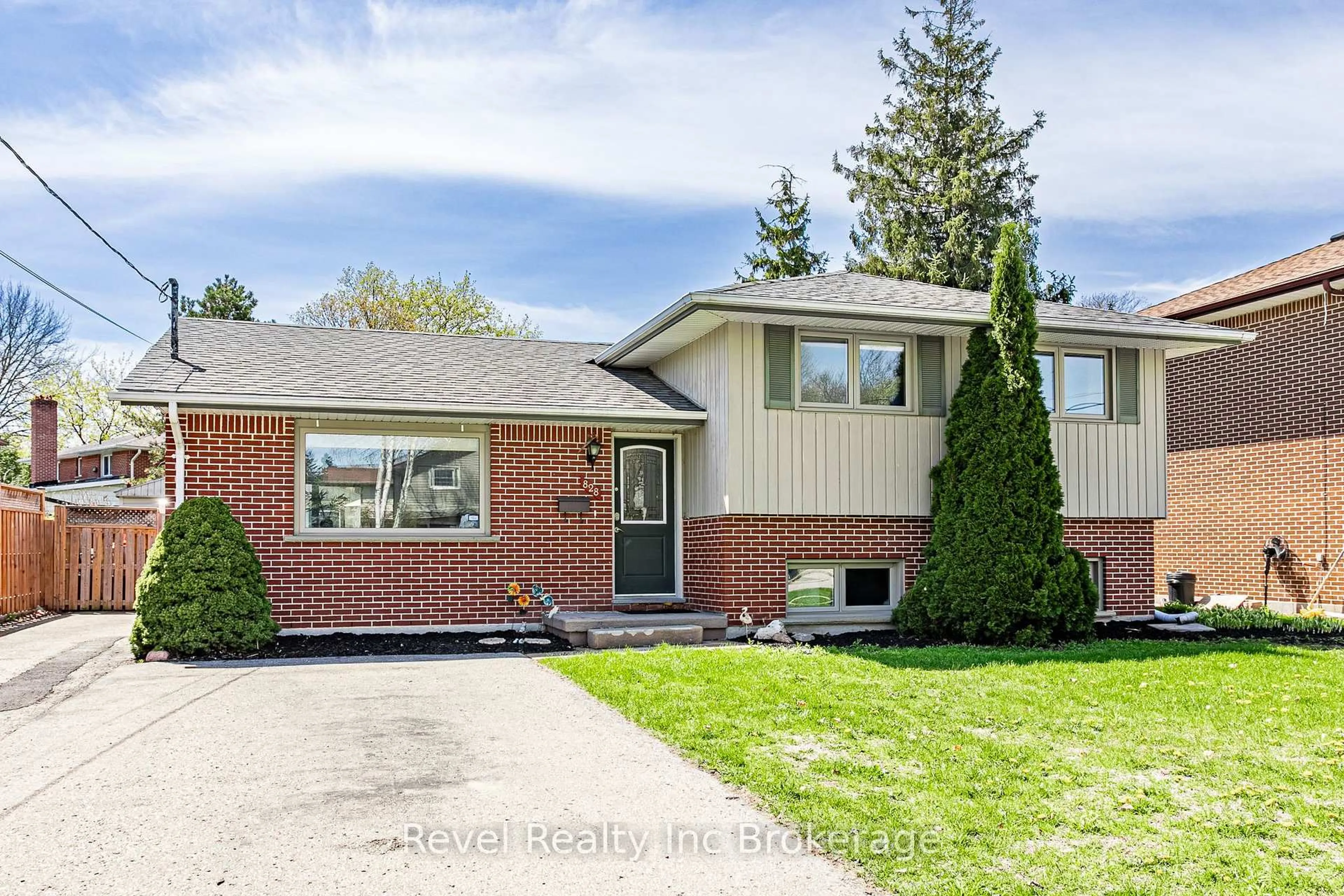 Home with brick exterior material, street for 828 Warwick St, Woodstock Ontario N4S 4R4