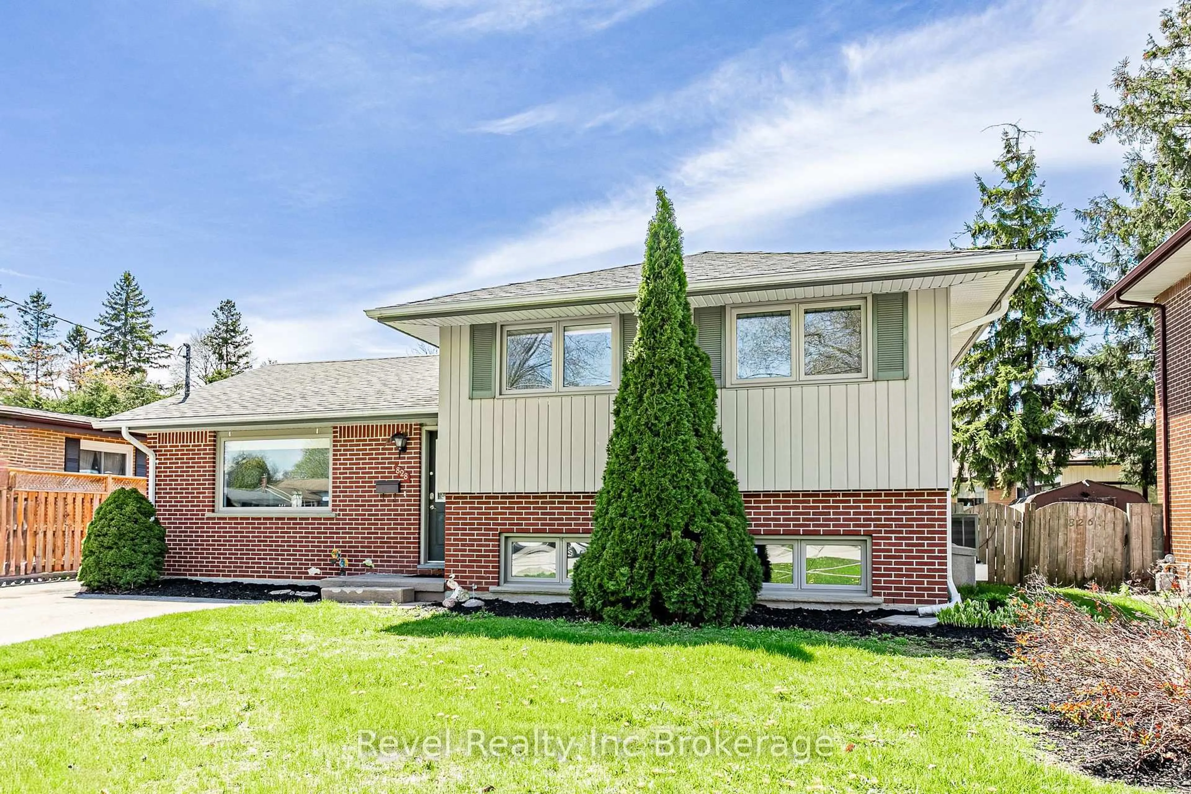 Home with brick exterior material, street for 828 Warwick St, Woodstock Ontario N4S 4R4