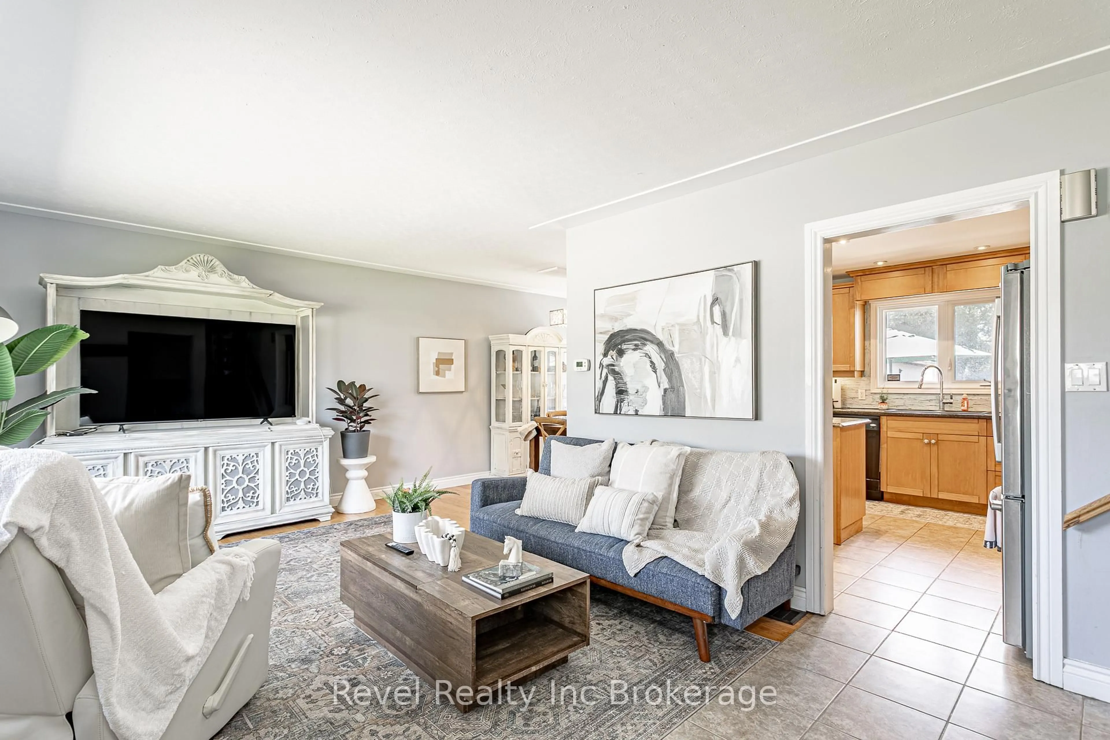 Living room with furniture, unknown for 828 Warwick St, Woodstock Ontario N4S 4R4