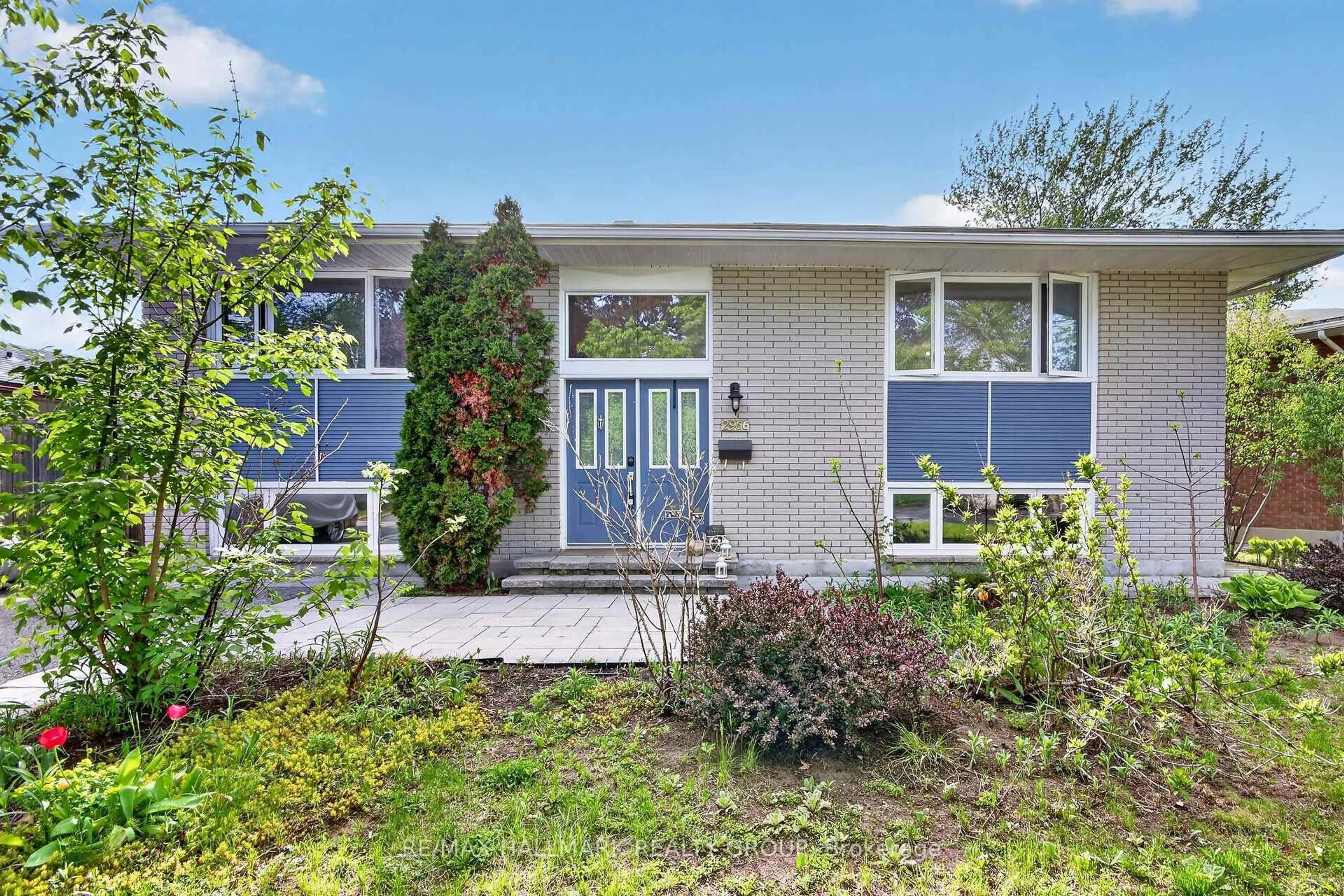 Home with vinyl exterior material, street for 2966 Linton Rd, Ottawa Ontario K1V 8H2