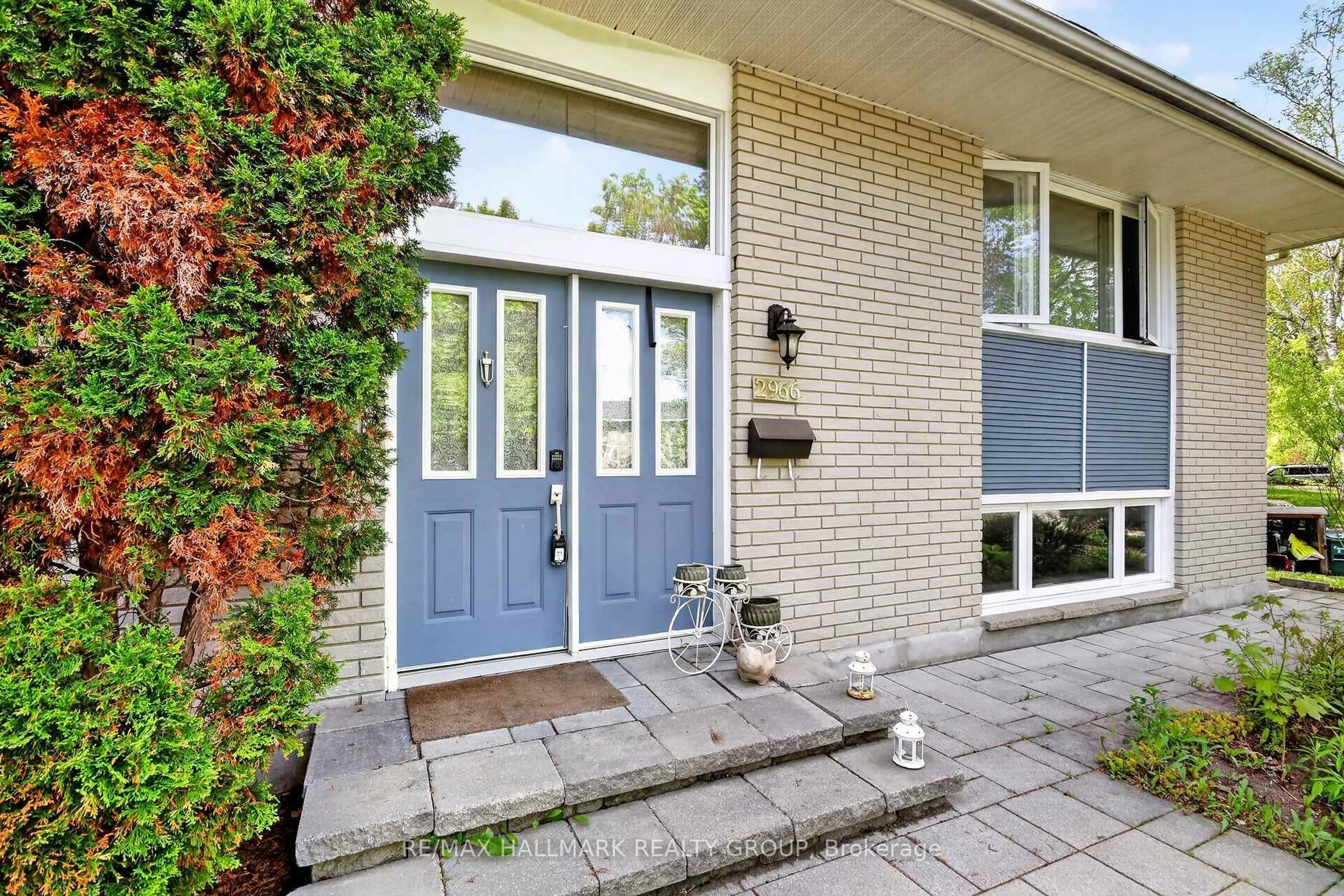 Home with brick exterior material, street for 2966 Linton Rd, Ottawa Ontario K1V 8H2