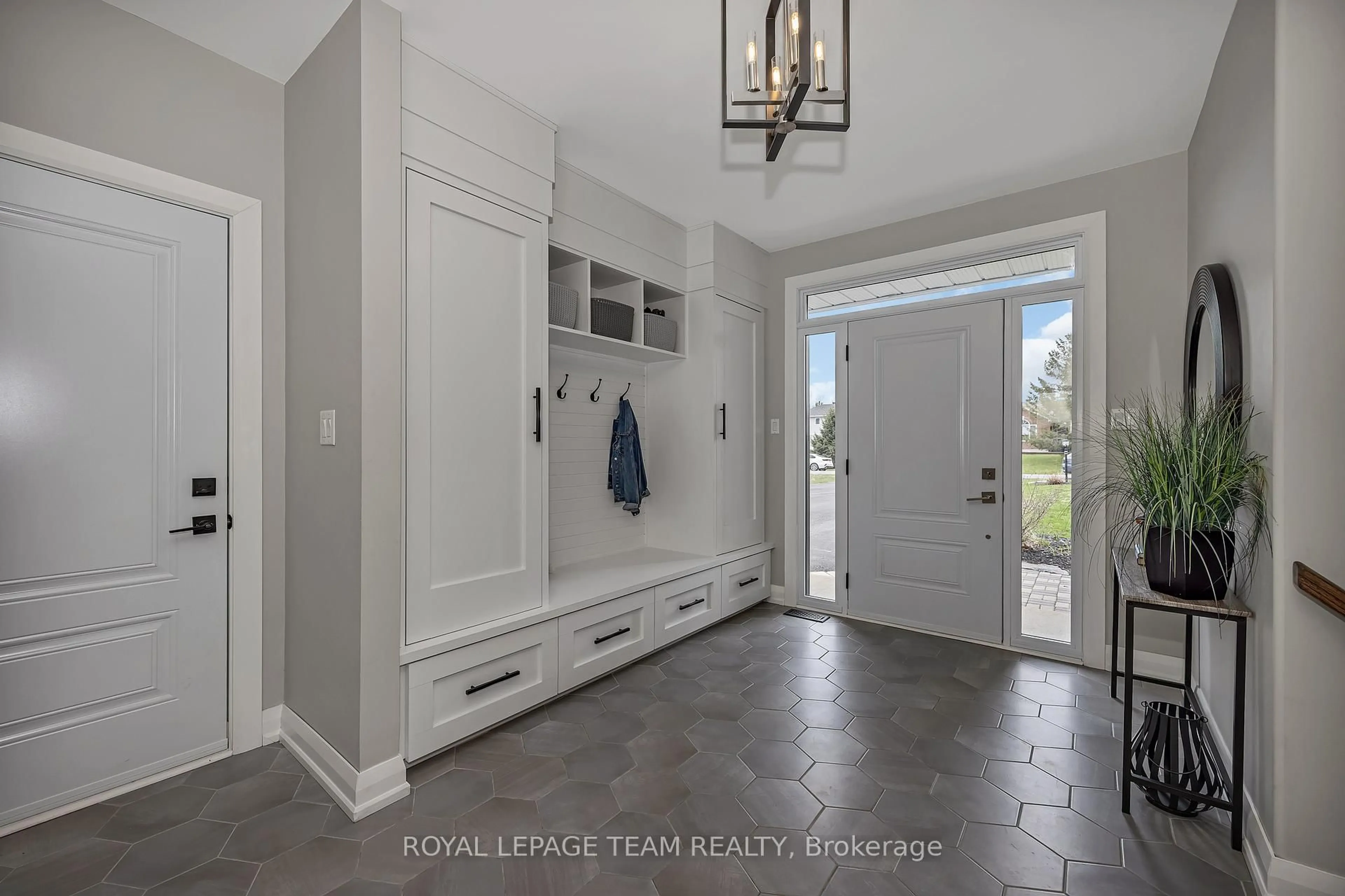 Indoor entryway for 1517 Back Place Ave, Ottawa Ontario K4P 1R3