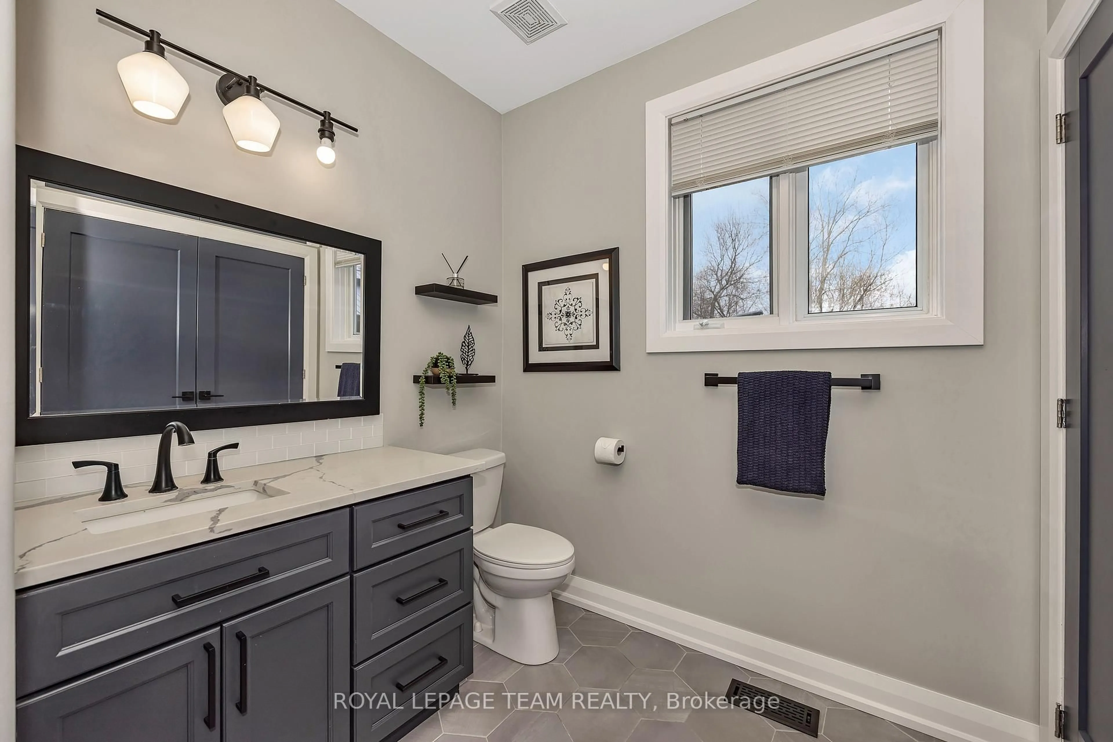 Contemporary bathroom, ceramic/tile floor for 1517 Back Place Ave, Ottawa Ontario K4P 1R3