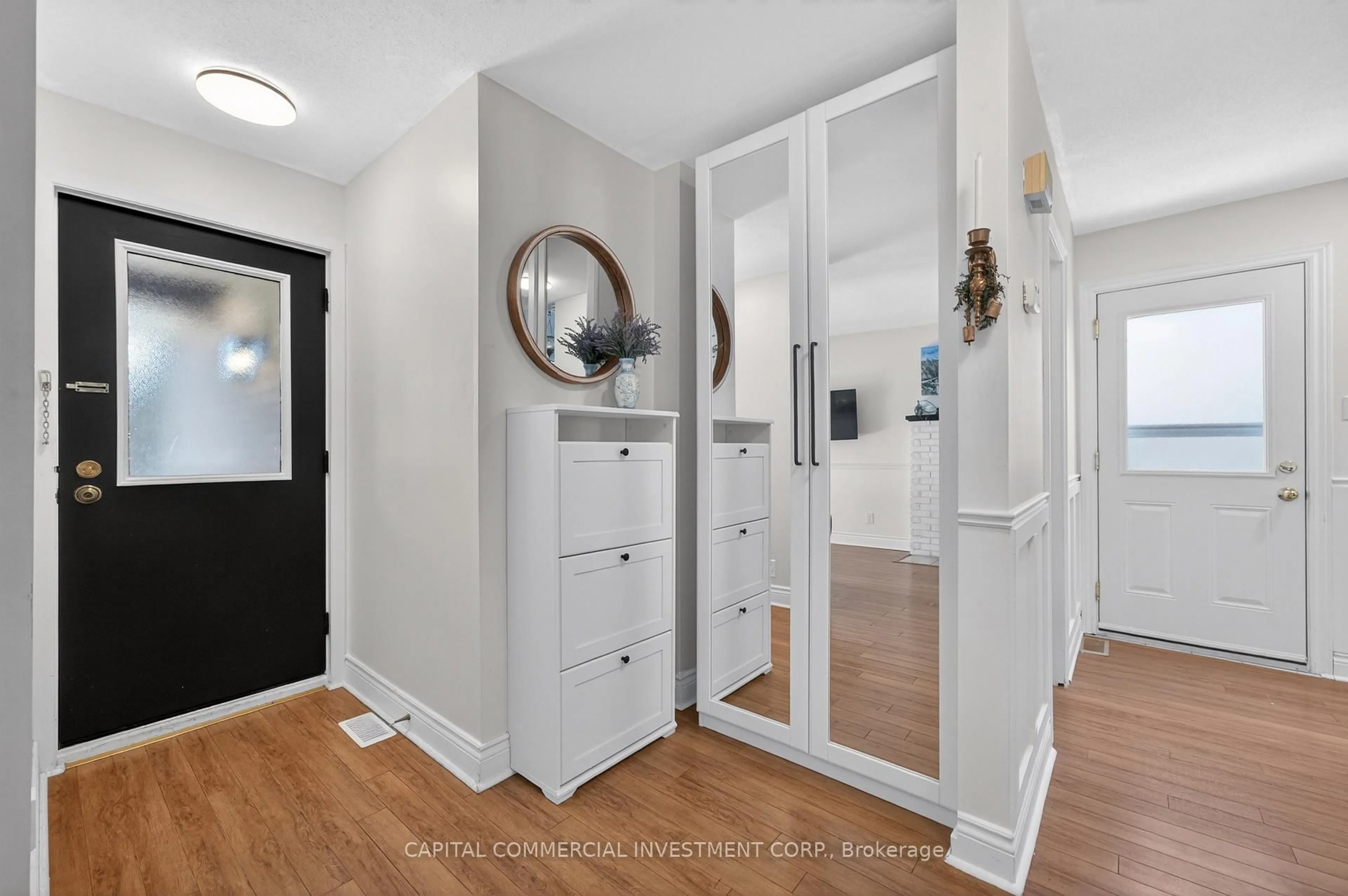 Indoor entryway for 71 Equestrian Dr, Ottawa Ontario K2M 1H7