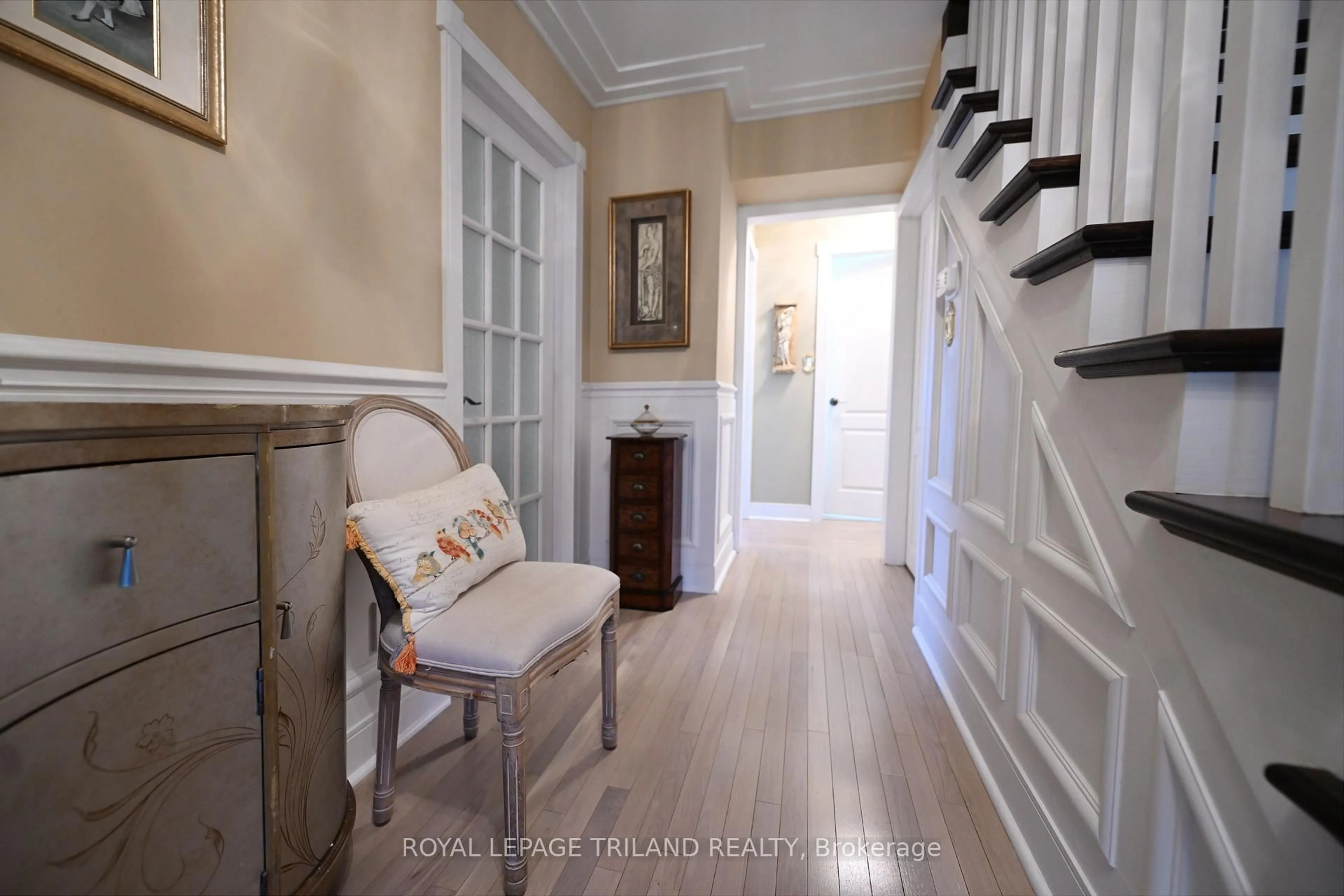 Indoor entryway for 7570 Talbot Tr, Chatham-Kent Ontario N0P 1A0