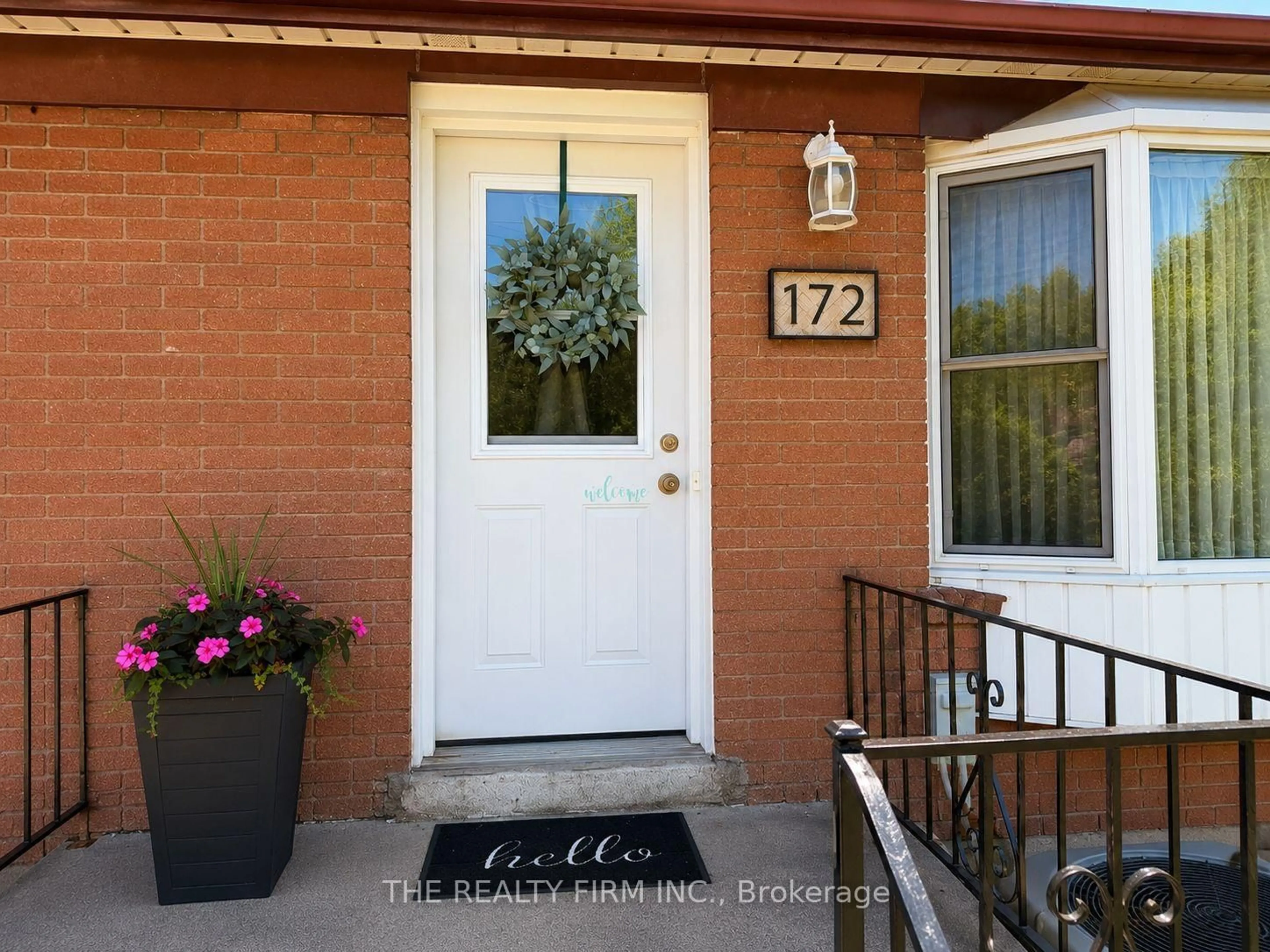 Indoor entryway for 172 Hale St, London East Ontario N5W 1E7