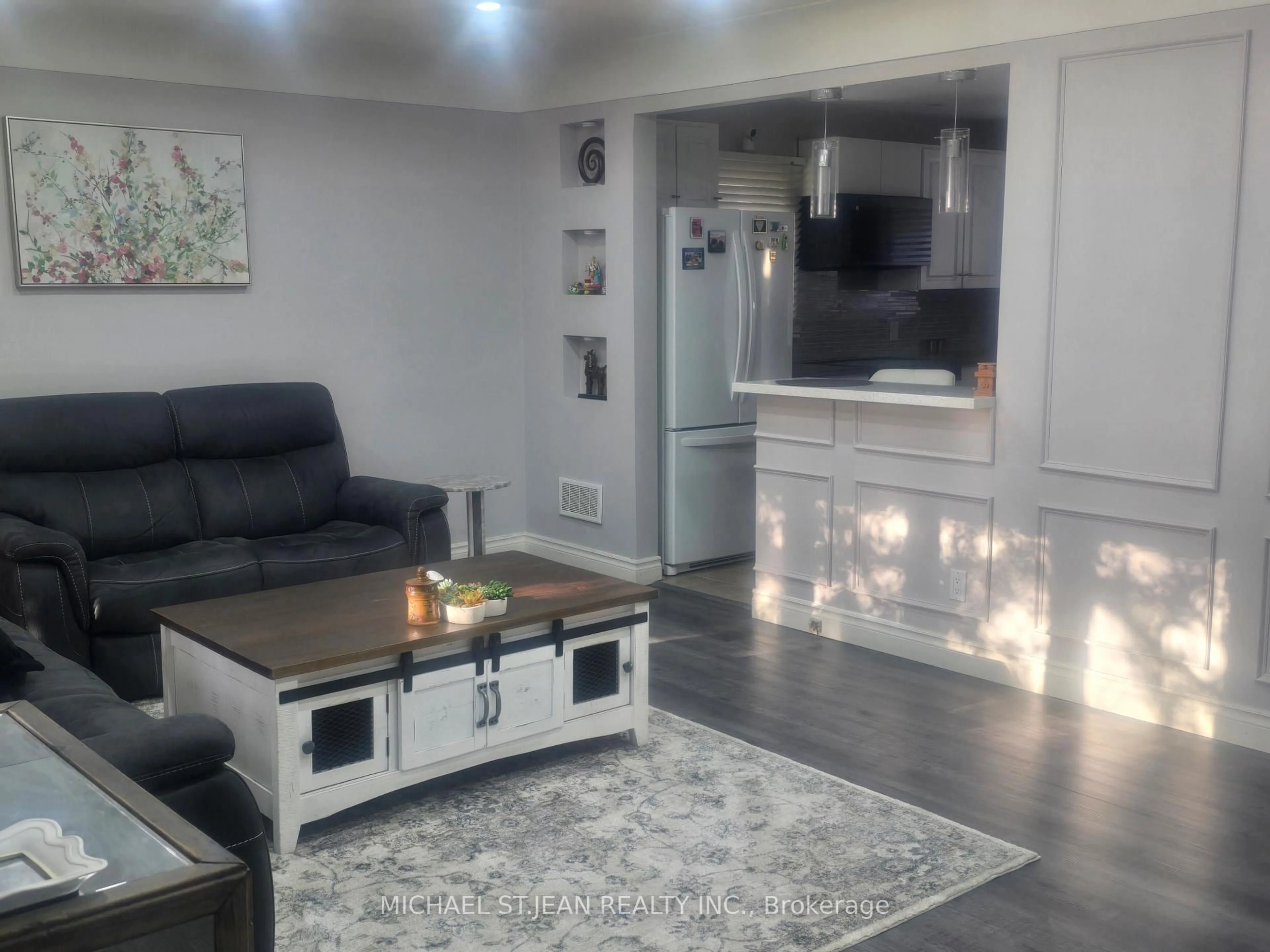 Living room with furniture, unknown for 6902 Dell Ave, Niagara Falls Ontario L2G 4V8