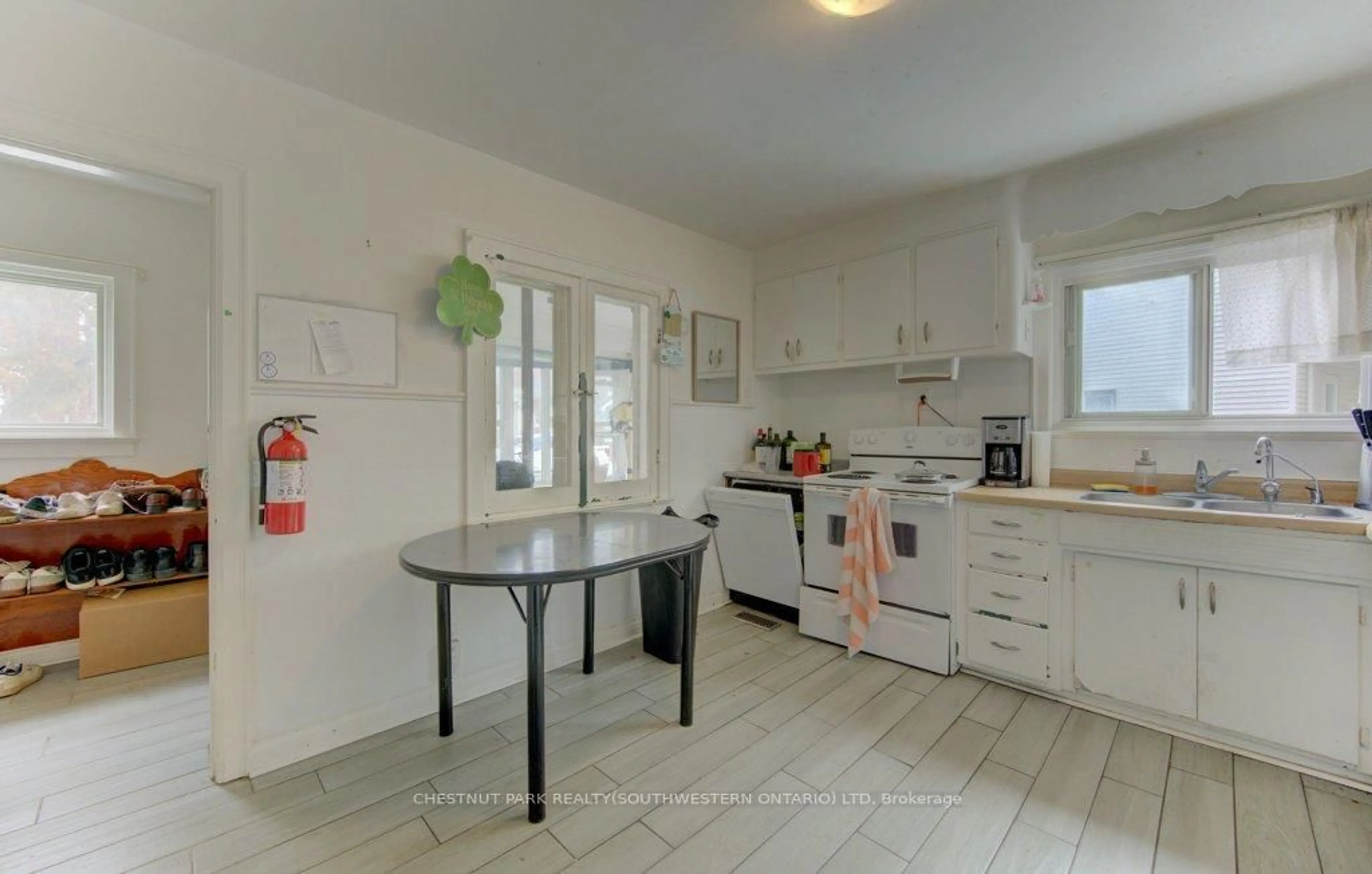 Standard kitchen, ceramic/tile floor for 8 Marshall St, Waterloo Ontario N2J 2T2