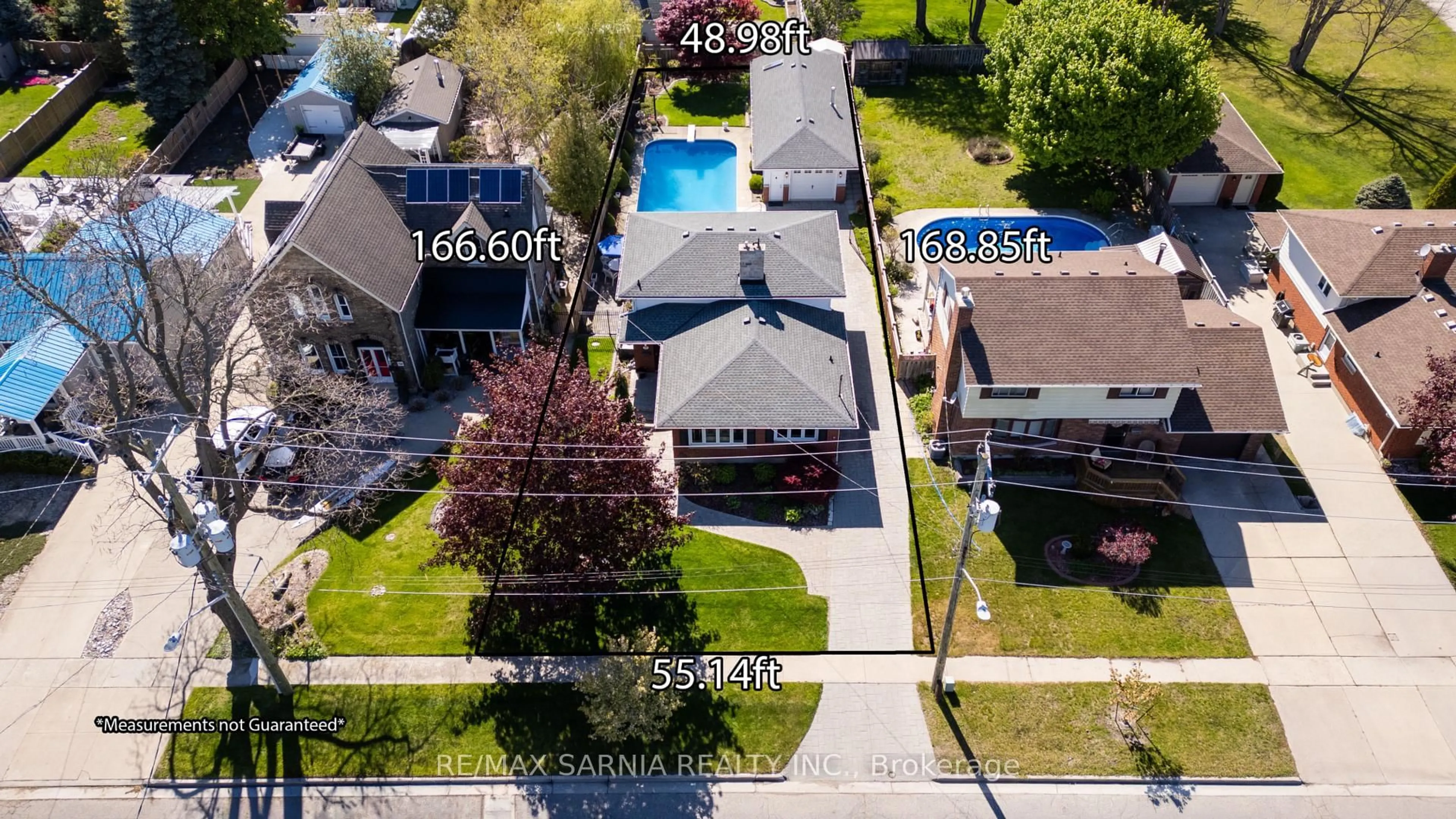 A pic from outside/outdoor area/front of a property/back of a property/a pic from drone, street for 12 Fort St, Point Edward Ontario N7V 1M2
