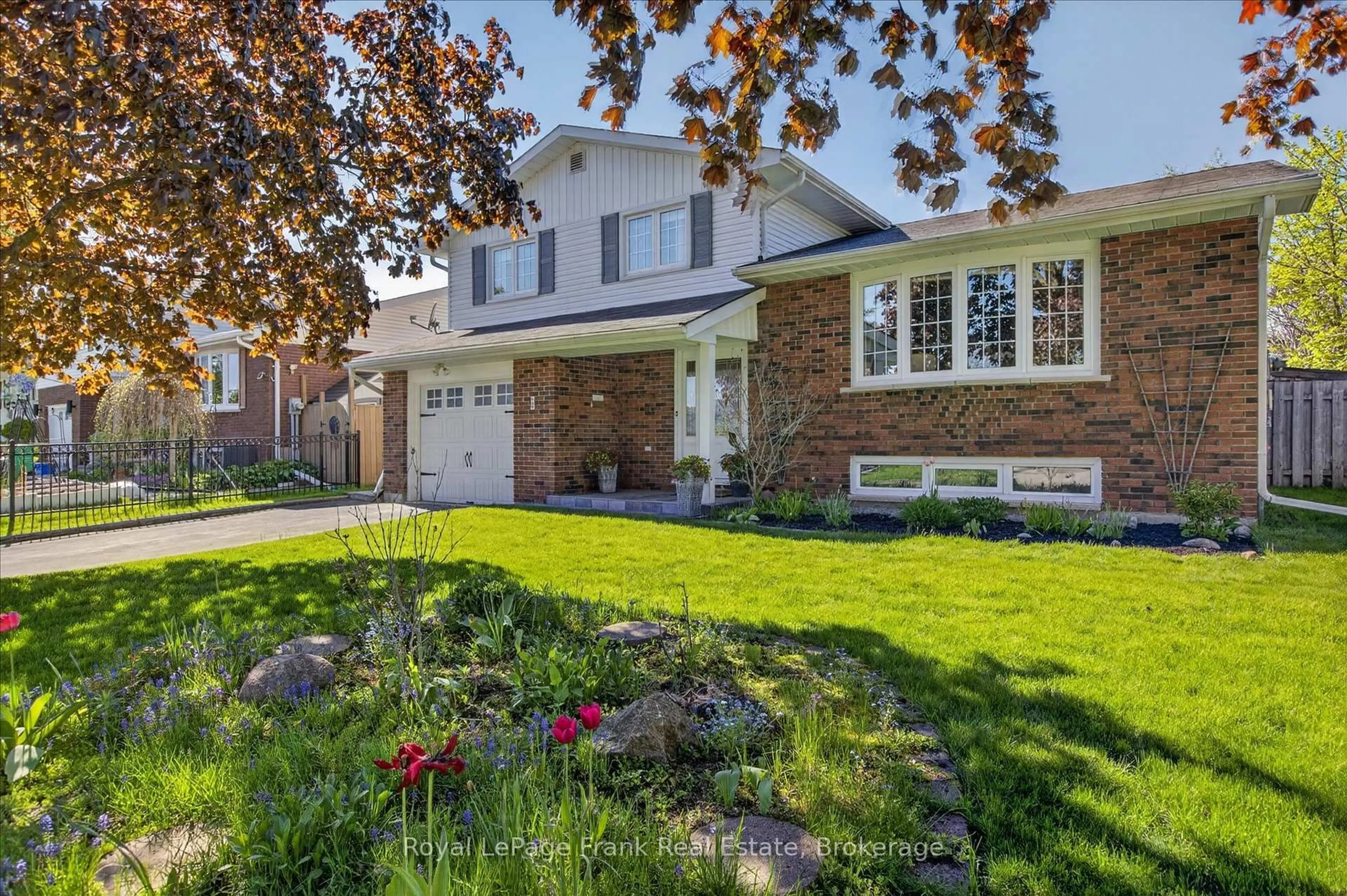 Home with brick exterior material, street for 4 Bayleaf Crt, Peterborough Ontario K9K 1A3