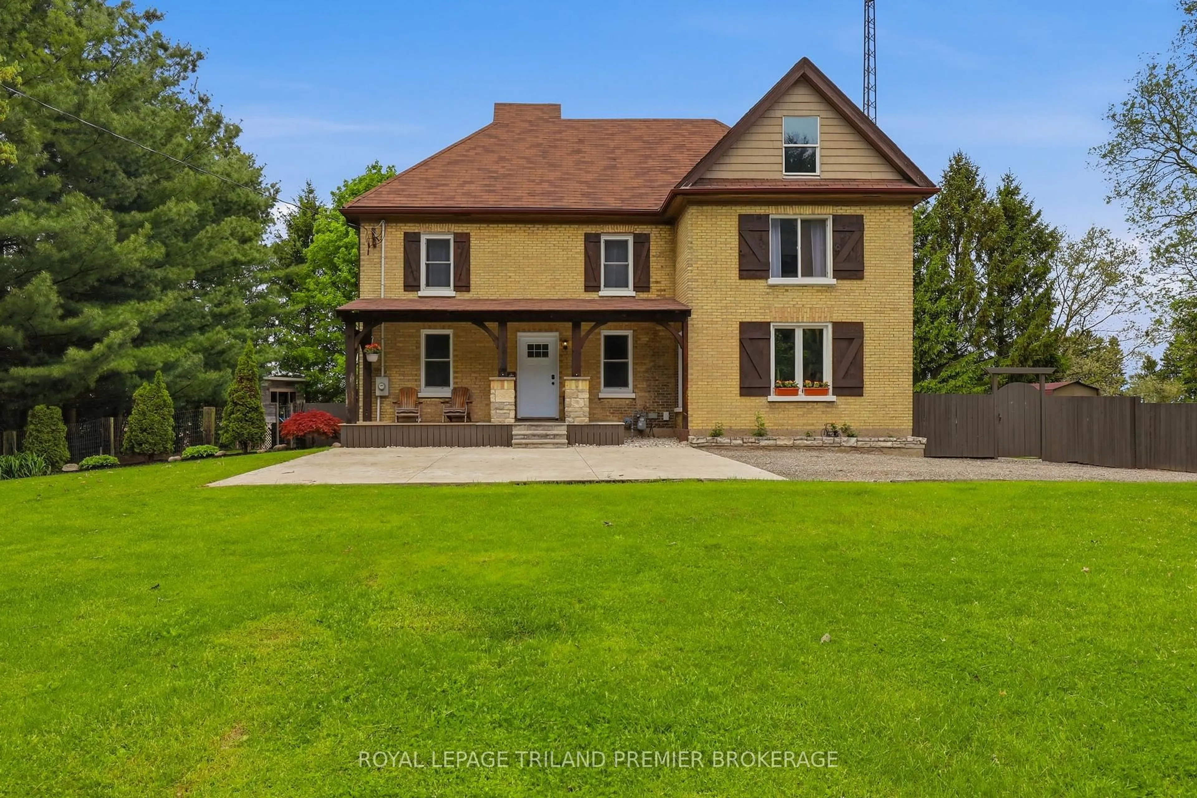 A pic from outside/outdoor area/front of a property/back of a property/a pic from drone, unknown for 8306 Parkhouse Dr, Strathroy-Caradoc Ontario N0L 1W0