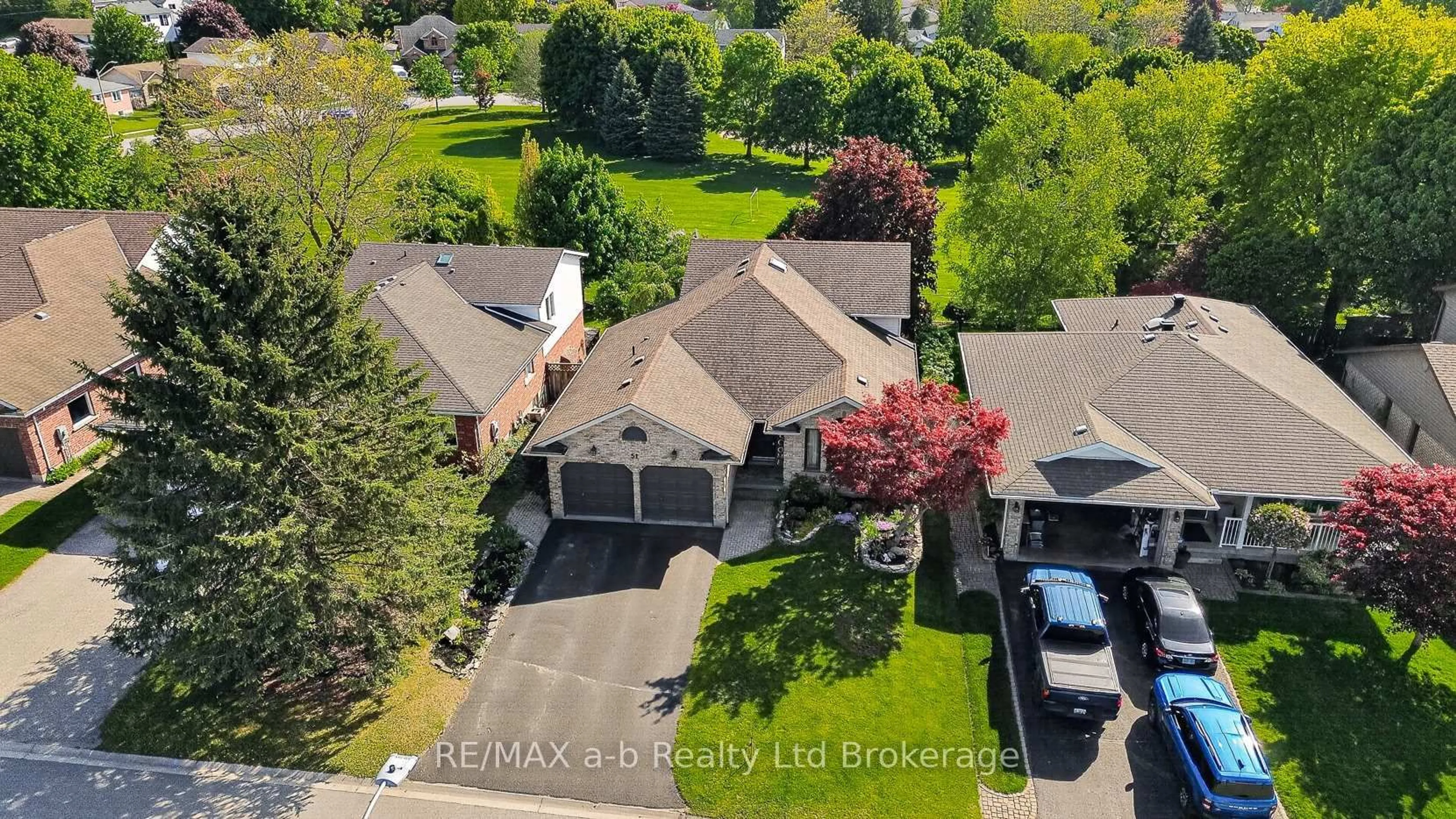 A pic from outside/outdoor area/front of a property/back of a property/a pic from drone, street for 51 Mason Dr, Ingersoll Ontario N5C 4A4