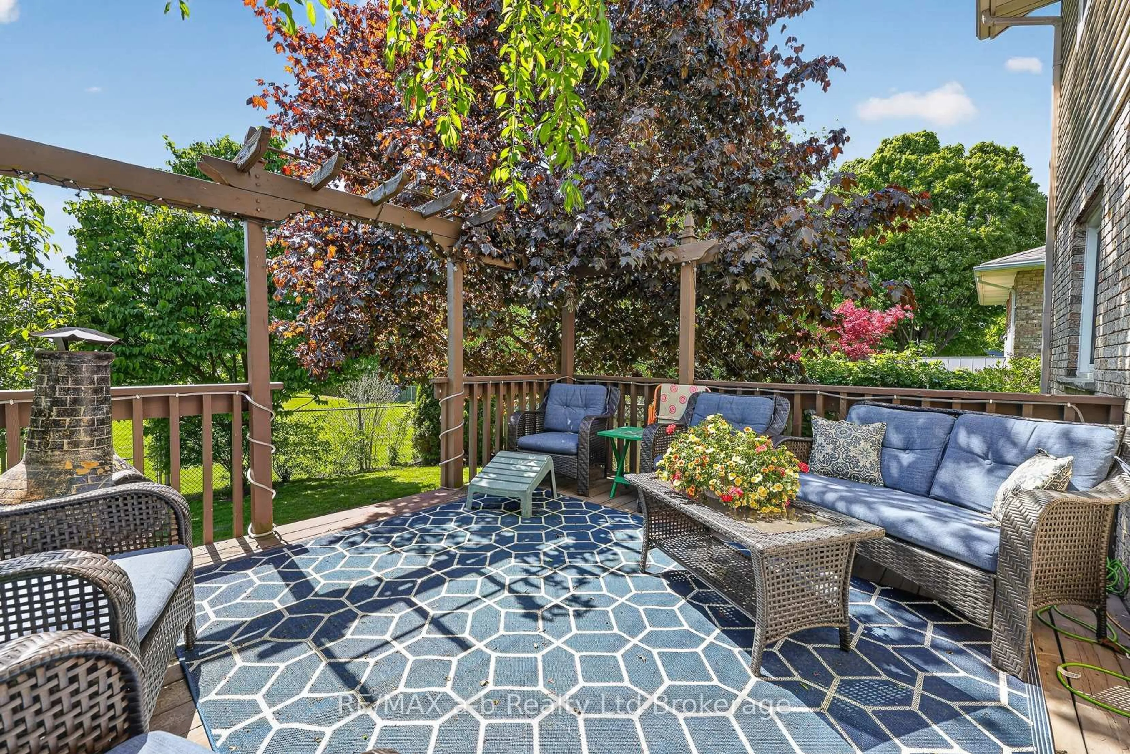 Patio, street for 51 Mason Dr, Ingersoll Ontario N5C 4A4