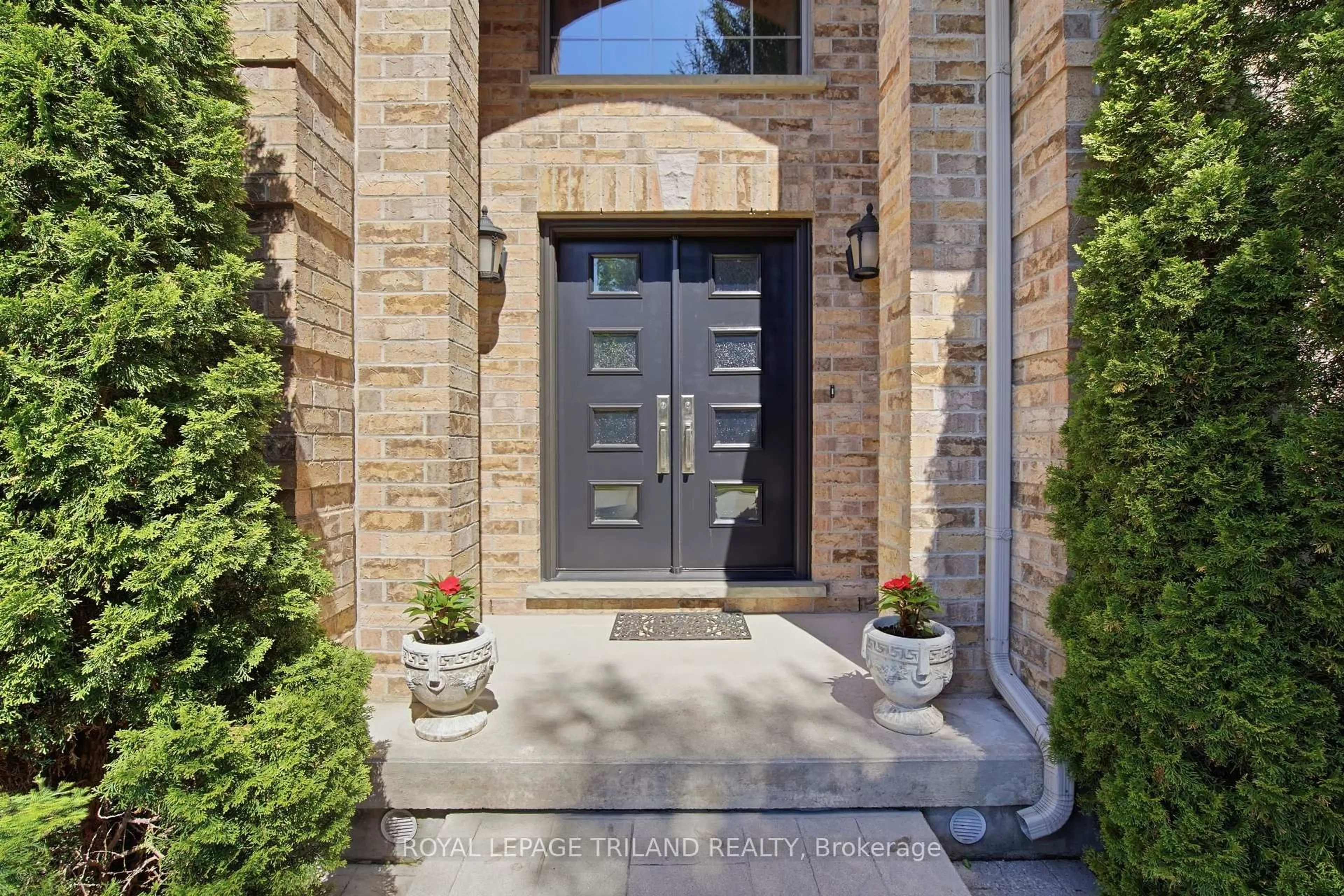 Indoor entryway for 4 Baron Cres, Middlesex Centre Ontario N0L 1R0