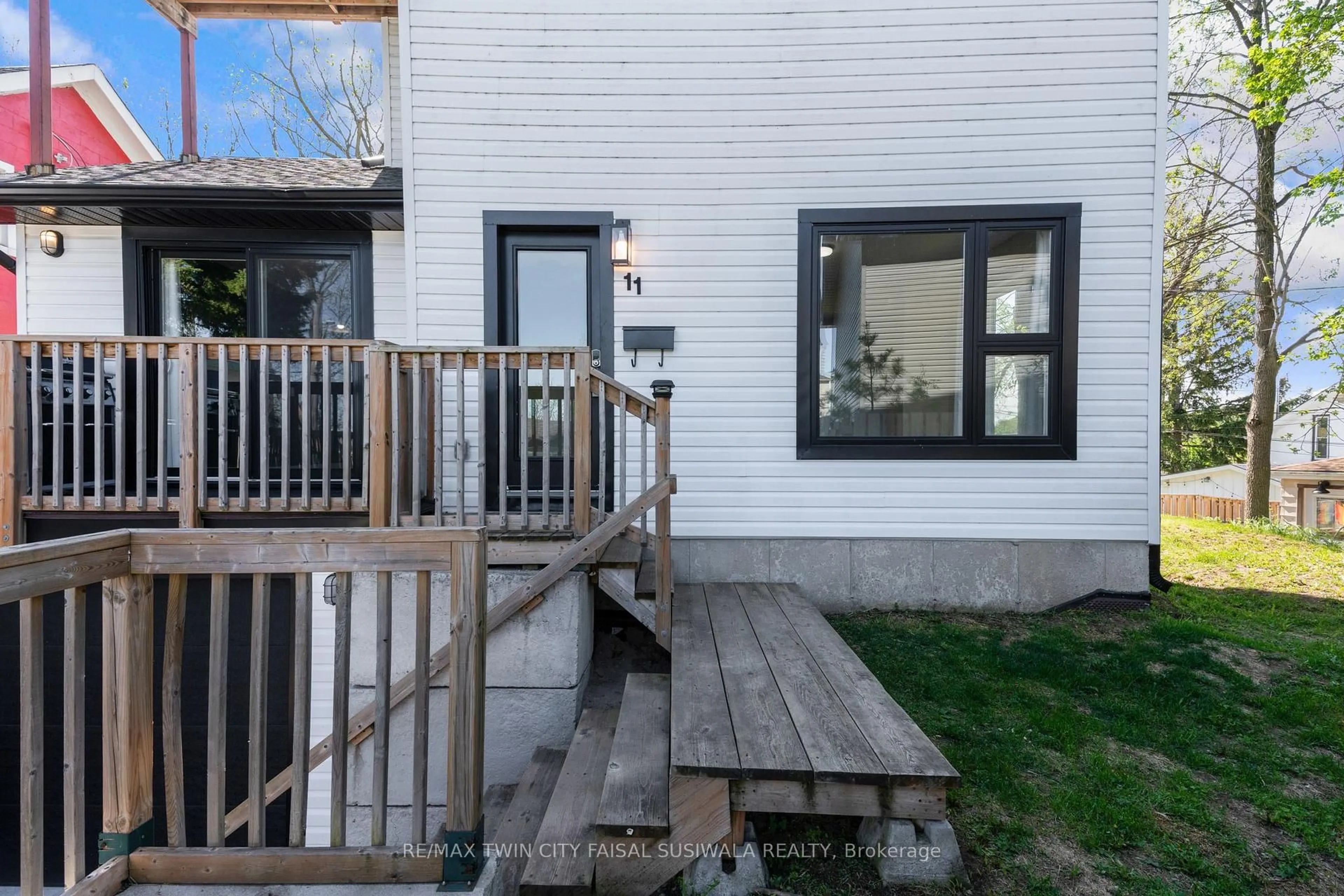 Patio, unknown for 11 Eagle Hill, Cambridge Ontario N3C 2C8