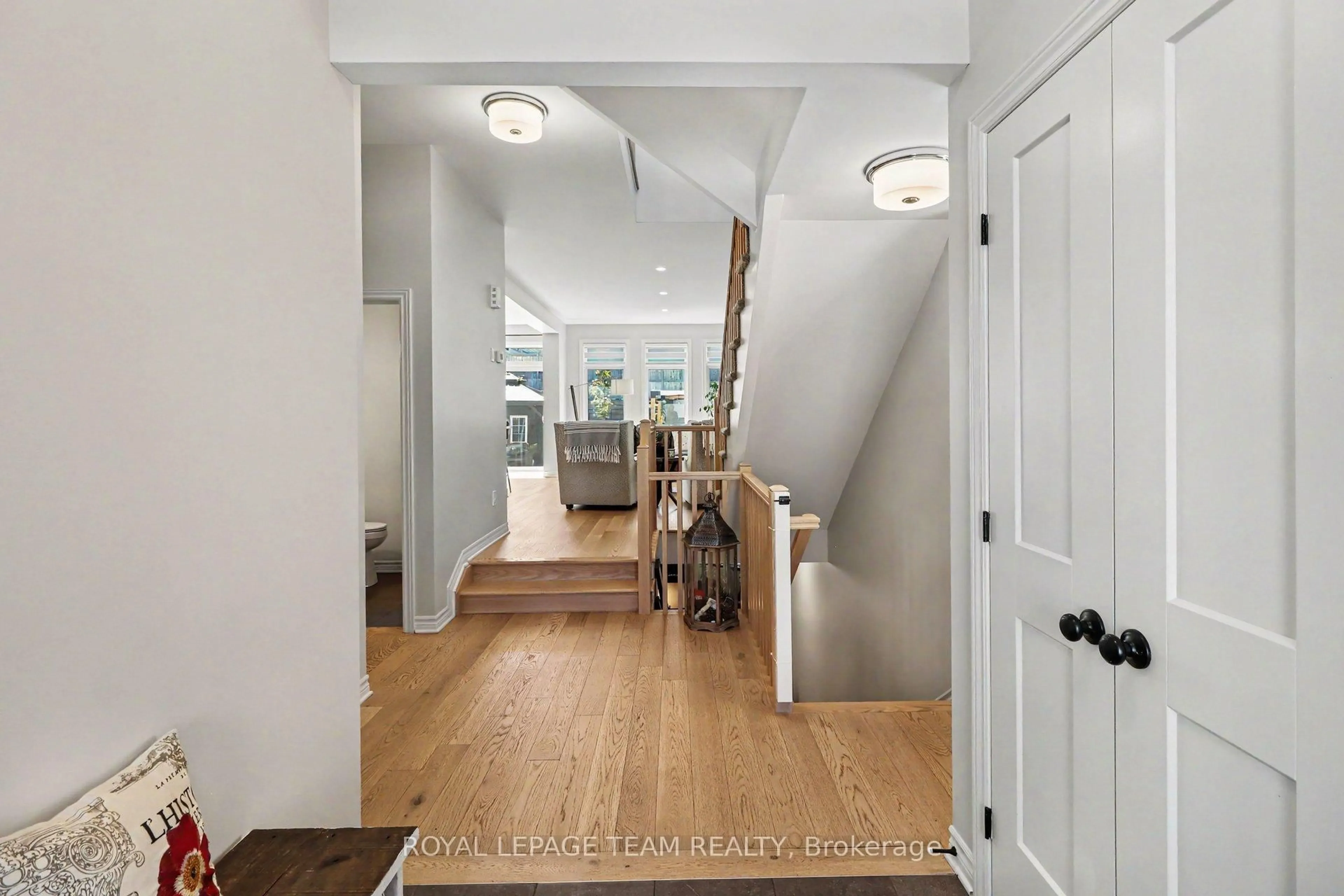 Indoor entryway for 115 Bonne Renommee Ave, Ottawa Ontario K4A 5J9