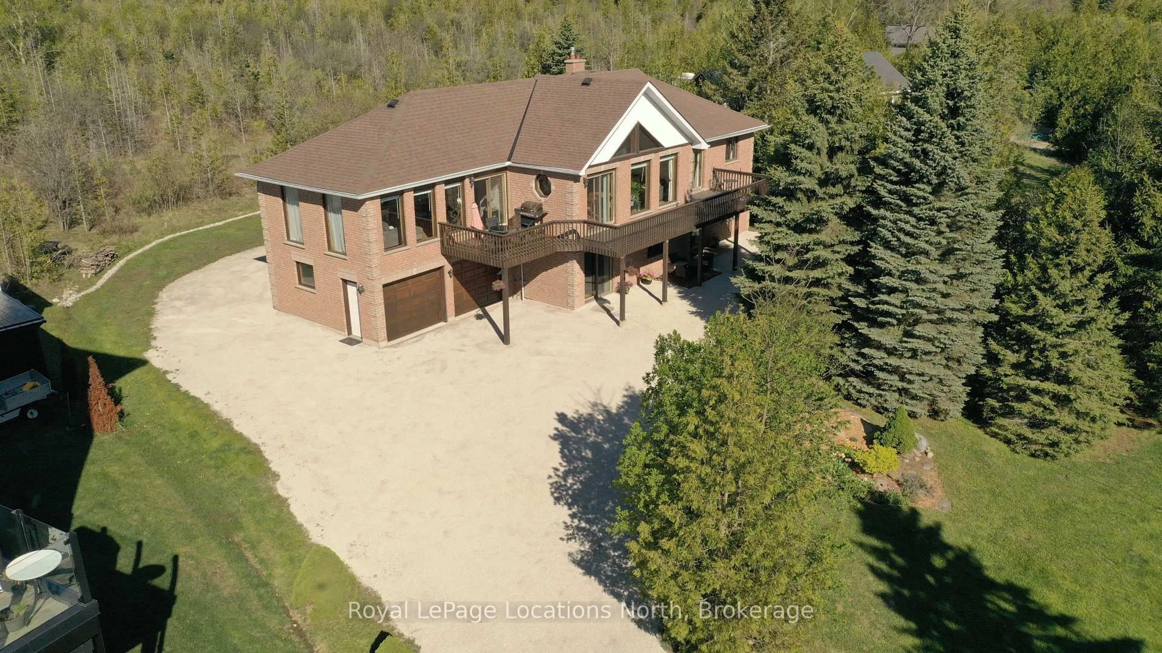 A pic from outside/outdoor area/front of a property/back of a property/a pic from drone, unknown for 252 Lakeshore Rd, Meaford Ontario N4L 1W5