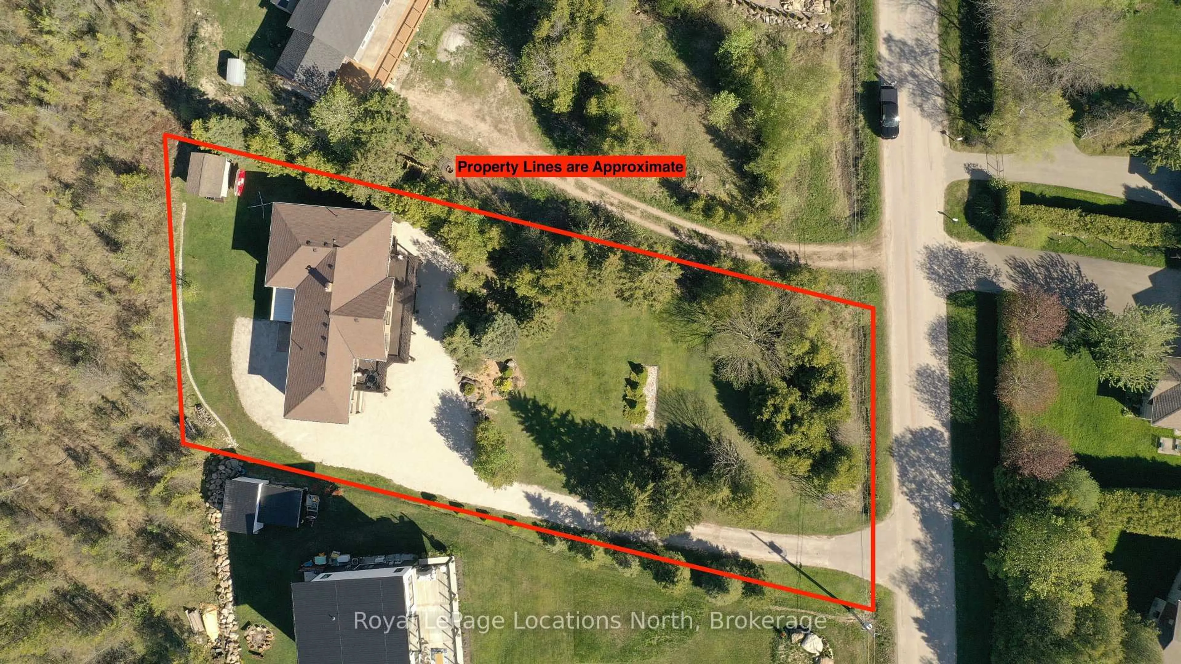 A pic from outside/outdoor area/front of a property/back of a property/a pic from drone, street for 252 Lakeshore Rd, Meaford Ontario N4L 1W5
