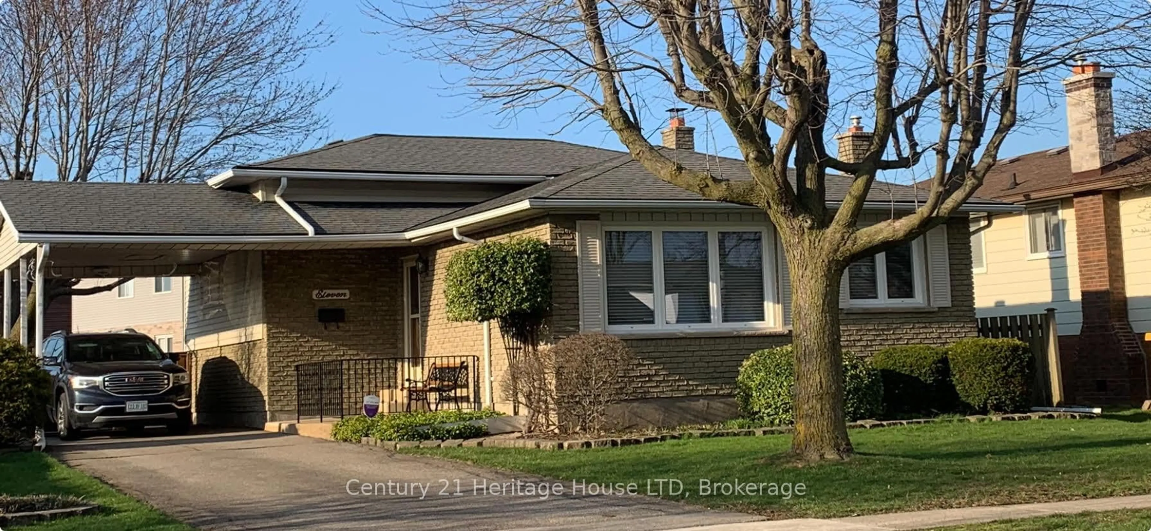 Home with brick exterior material, street for 11 Robert St, Welland Ontario L3B 5T8