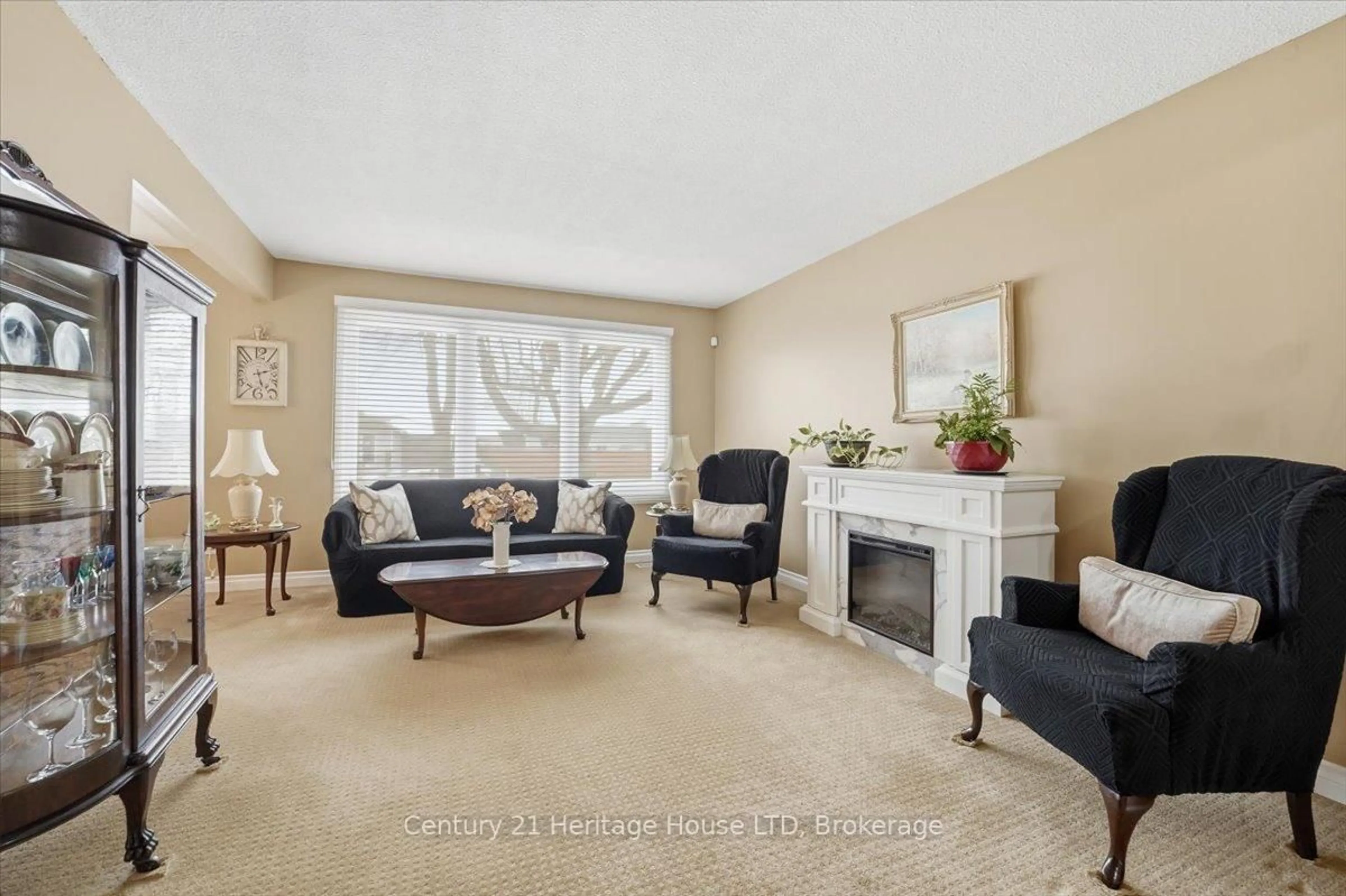 Living room with furniture, unknown for 11 Robert St, Welland Ontario L3B 5T8