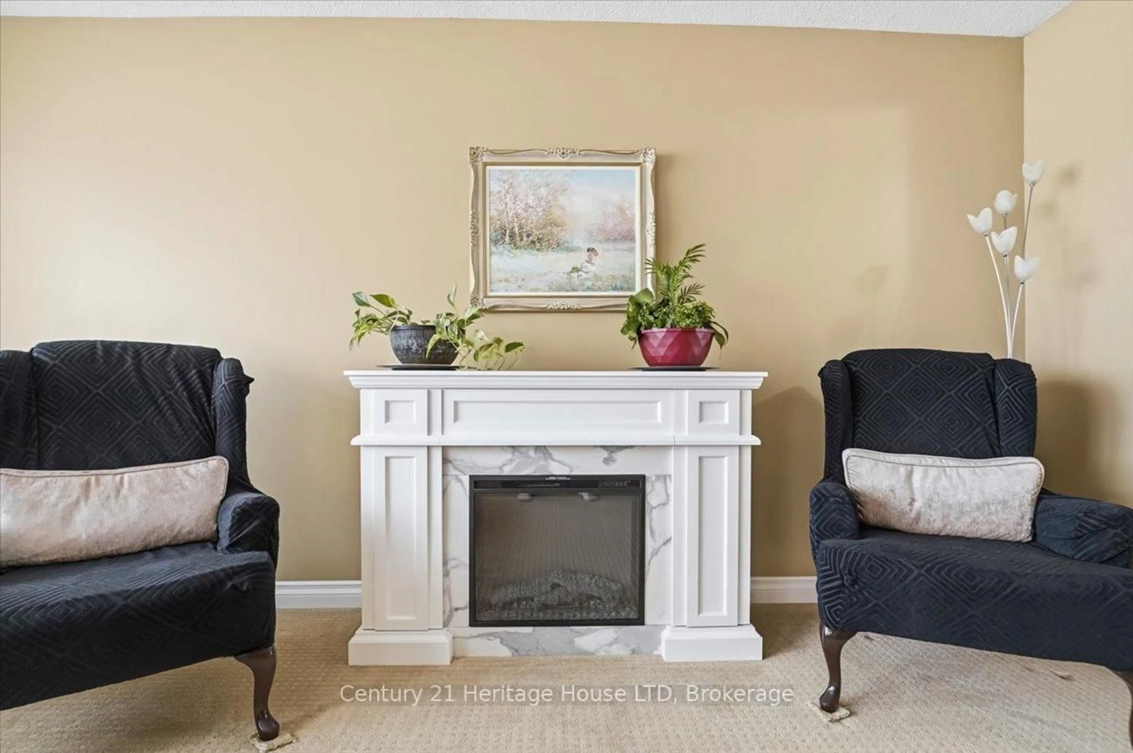 Living room with furniture, unknown for 11 Robert St, Welland Ontario L3B 5T8