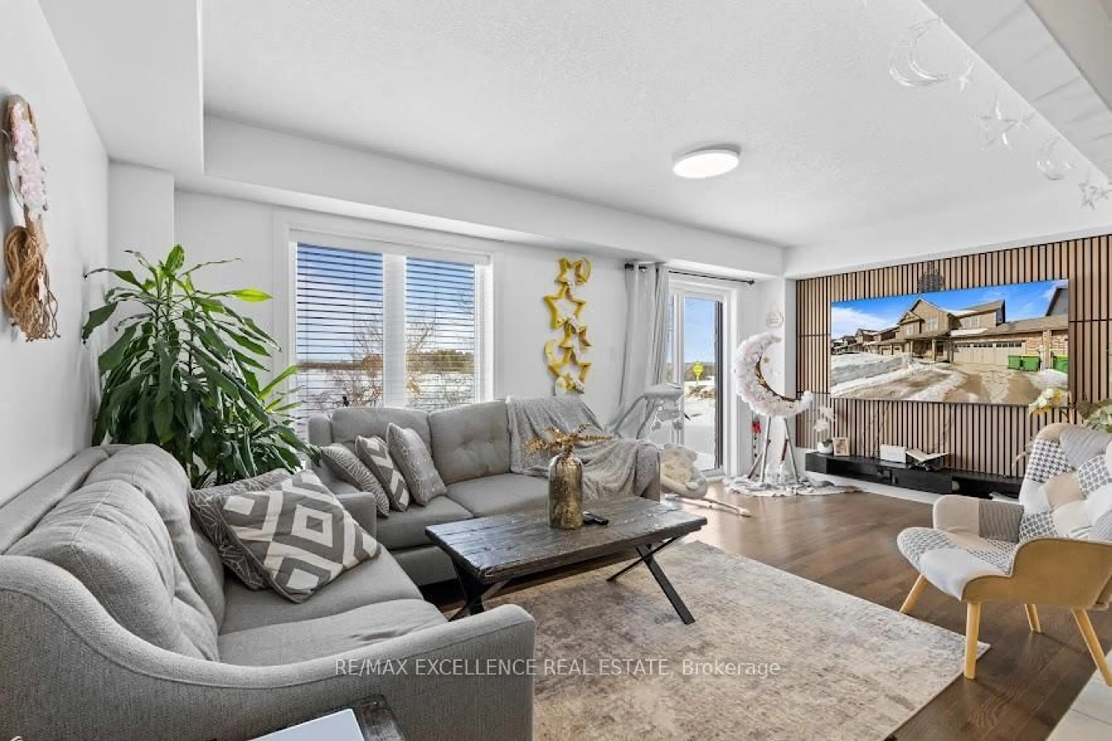 Living room with furniture, unknown for 160 Stonebrook Way, Grey Highlands Ontario N0C 1H0
