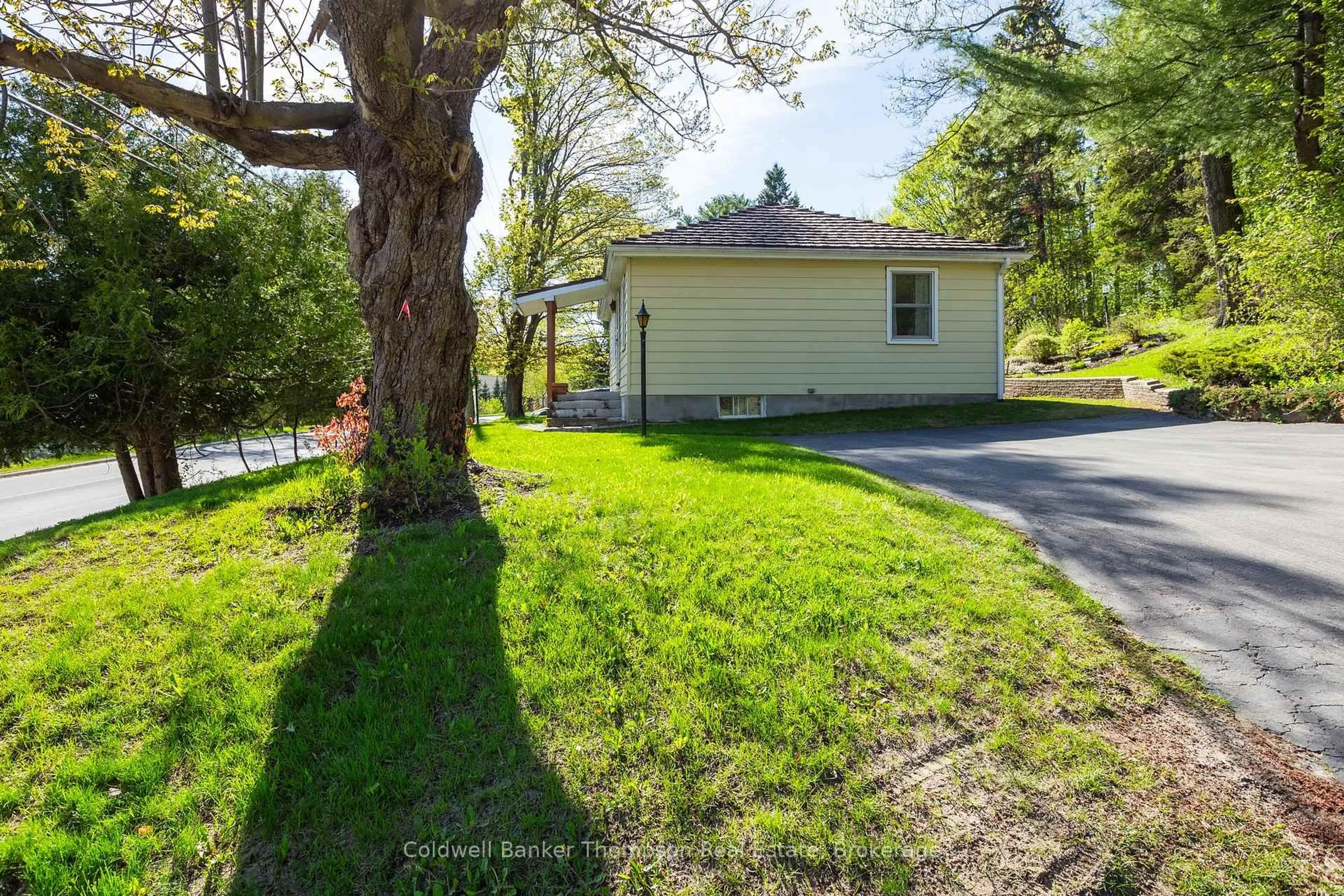 A pic from outside/outdoor area/front of a property/back of a property/a pic from drone, street for 16 West Rd, Huntsville Ontario P1H 1L2