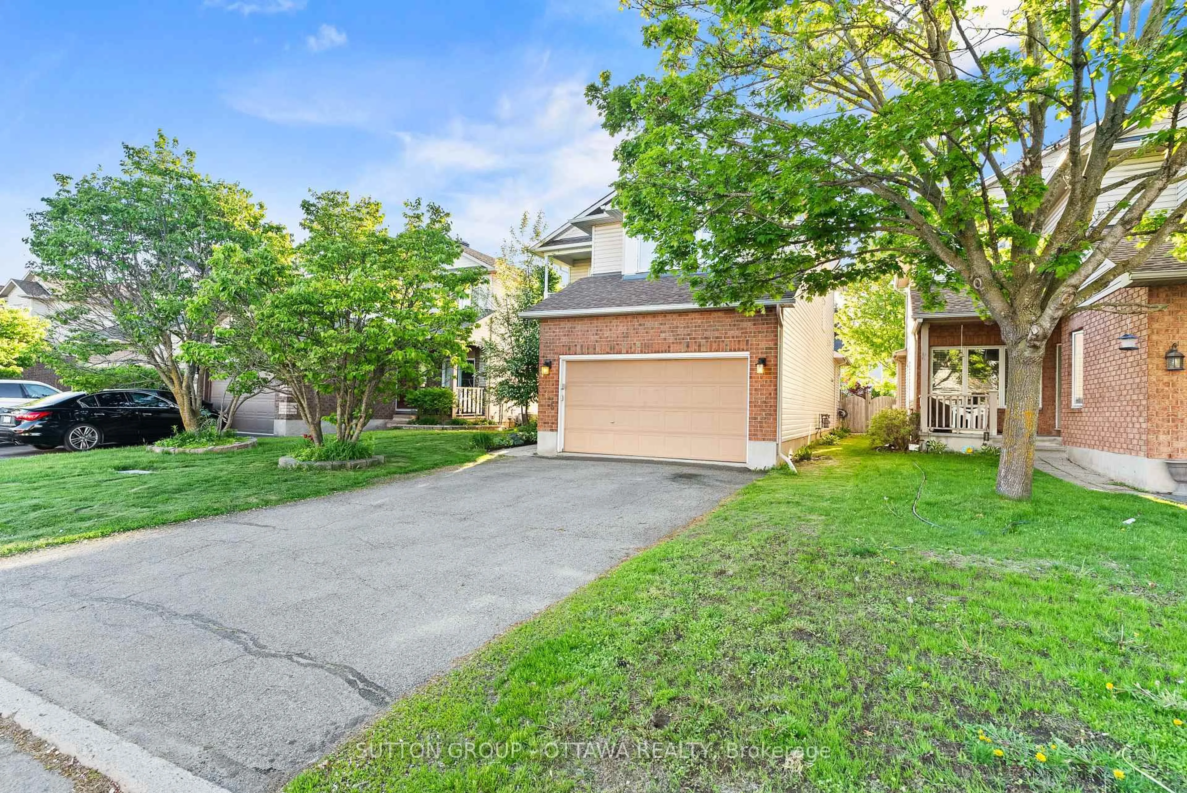 A pic from outside/outdoor area/front of a property/back of a property/a pic from drone, street for 4105 WOLFE POINT Way, Ottawa Ontario K1V 1P3